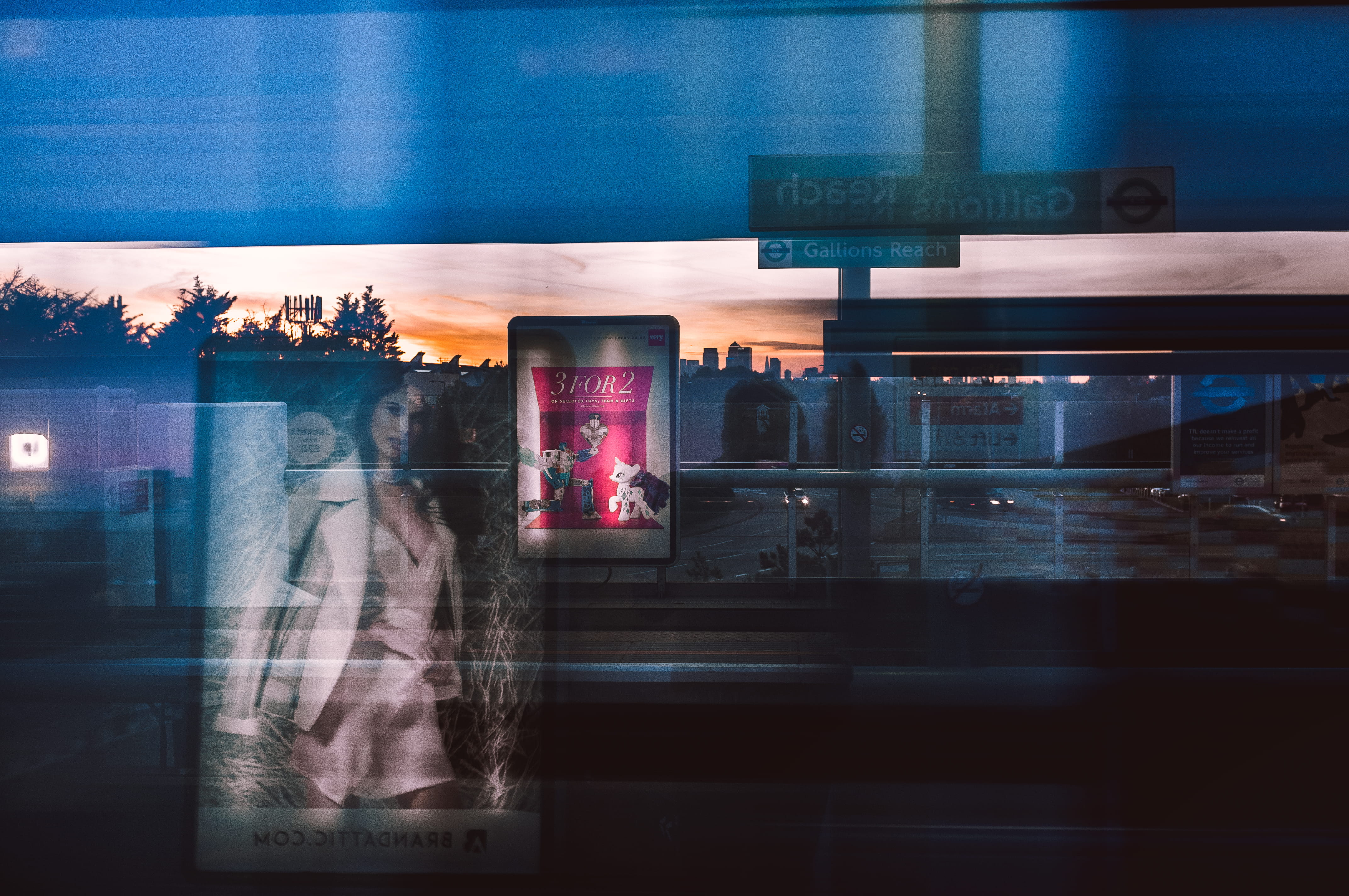 communication, built structure, glass, text, western script, 4K, mode of transportation, building exterior, united kingdom, illuminated, city, public transportation, HD Wallpaper