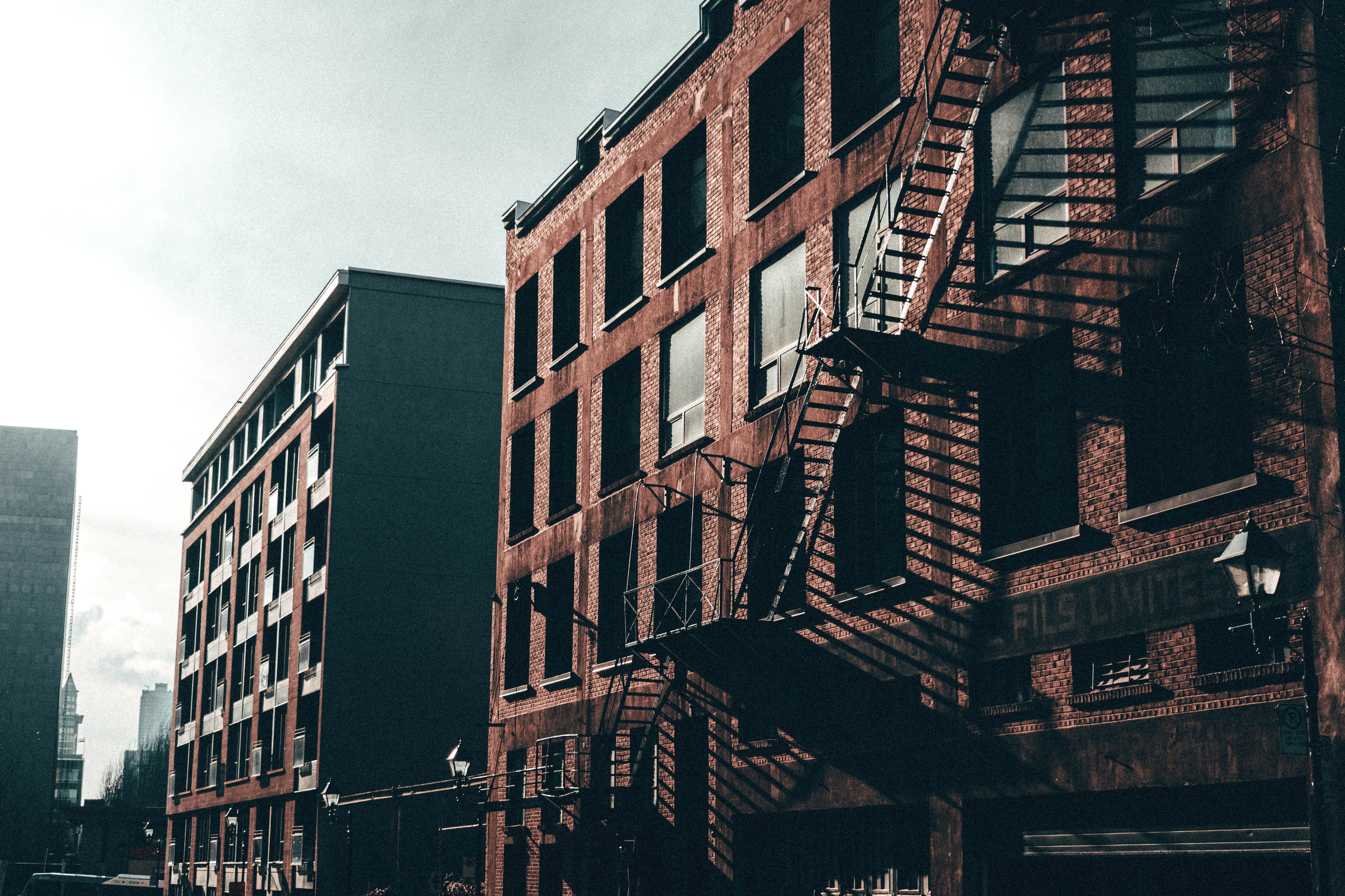 apartment, building exterior, office, ombre, 5K, built structure, shadow, office building exterior, appartement, industry, staircase, sun, residential district, HD Wallpaper