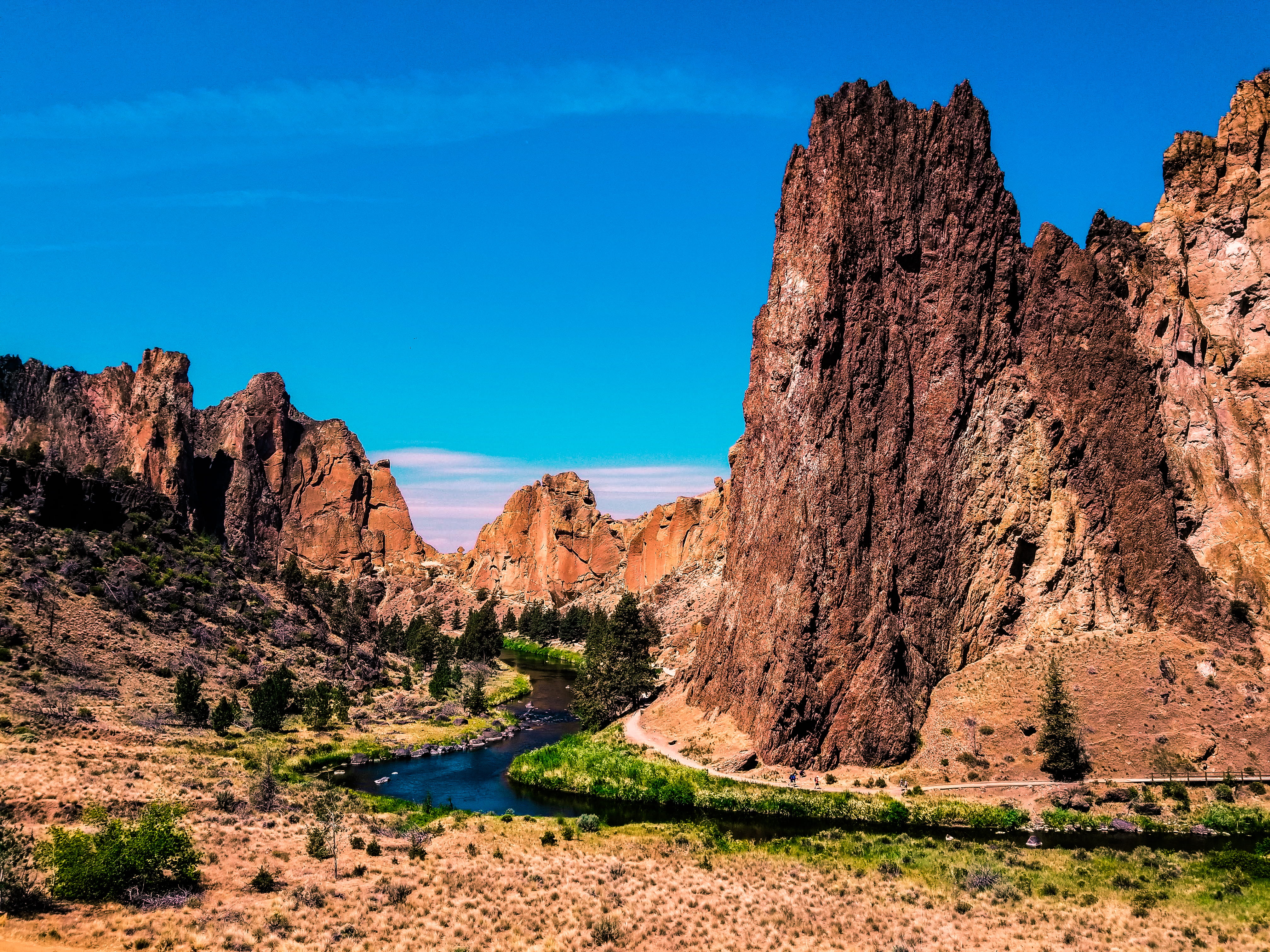 travel destinations, nature, sky, tree, beauty in nature, rock, smith rock state park, water, river, canyon, brown, tranquil scene, arid climate, geology, HD Wallpaper