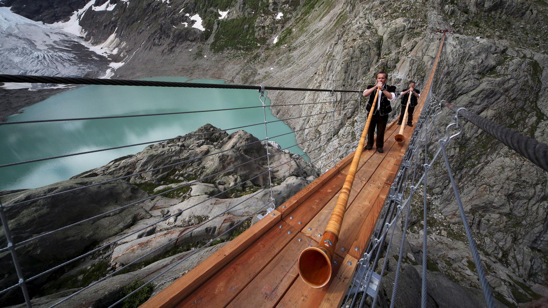 lake, switzerl, horns, players, nature and landscapes, pedestrian, stupendous, cliffs, 1080P, bridge, HD Wallpaper