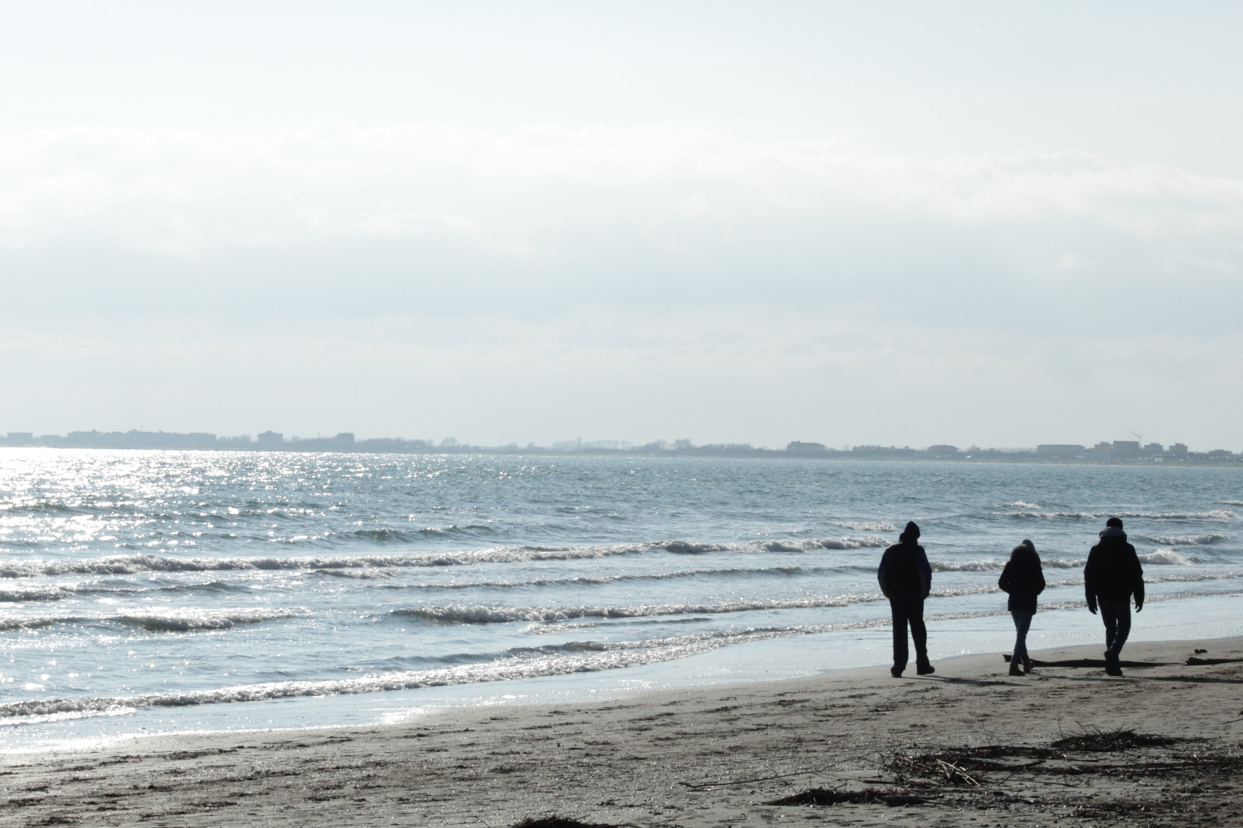 horizon, day, we walk, lifestyles, sea, people, scenics - nature, real people, couple - relationship, chioggia bay, water, two people, outdoors, land, we talk, HD Wallpaper