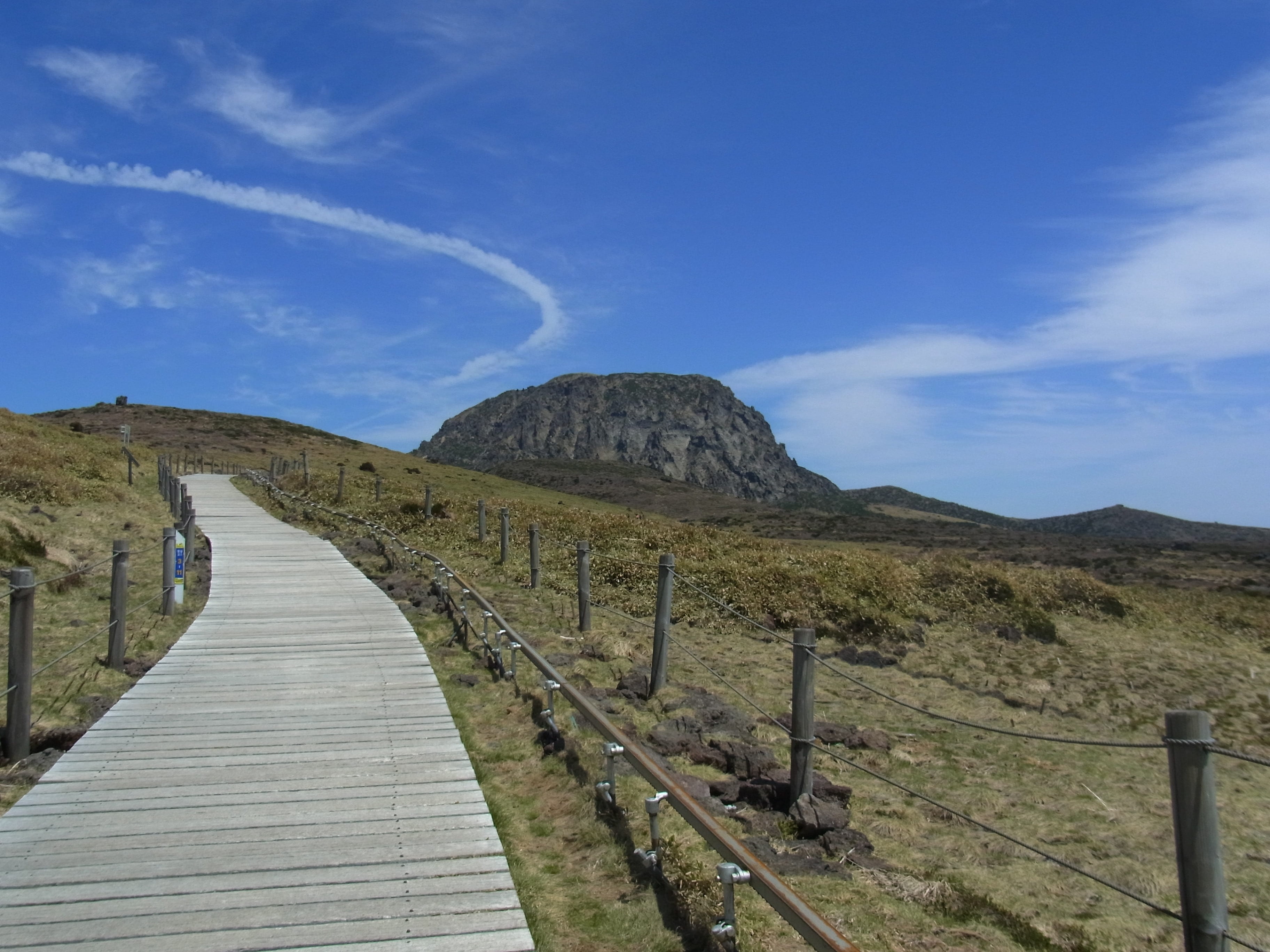 blue, railing, halla mountain, 2K, tranquility, idyllic, environment, the way forward, tranquil scene, blue sky, direction, cloud - sky, no people, outdoors, HD Wallpaper