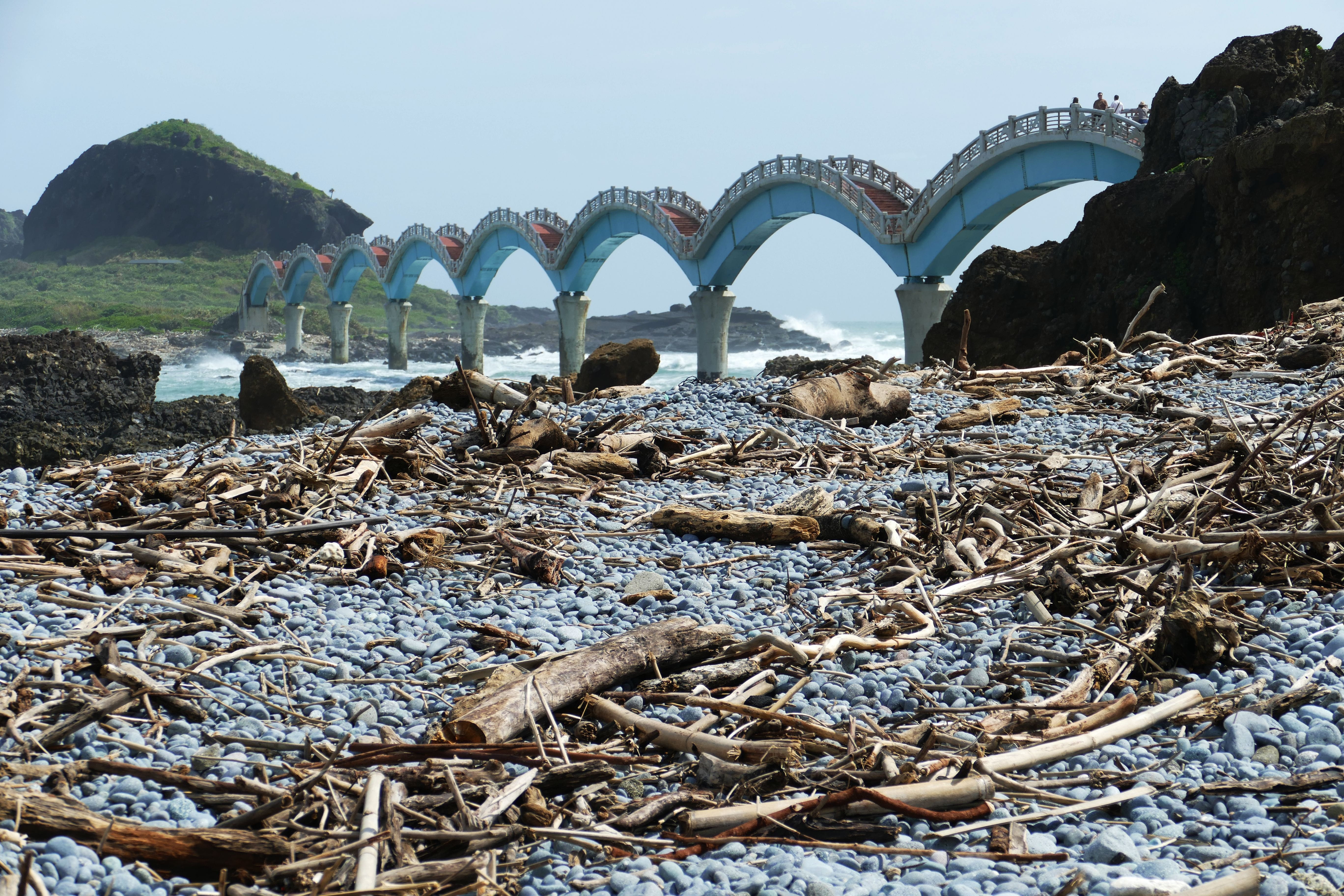 arch bridge, Bridge, connection, Taiwan, agriculture, architecture, sky, nature, built structure, log, flotsam and jetsam, beach, china, sunlight, water, HD Wallpaper