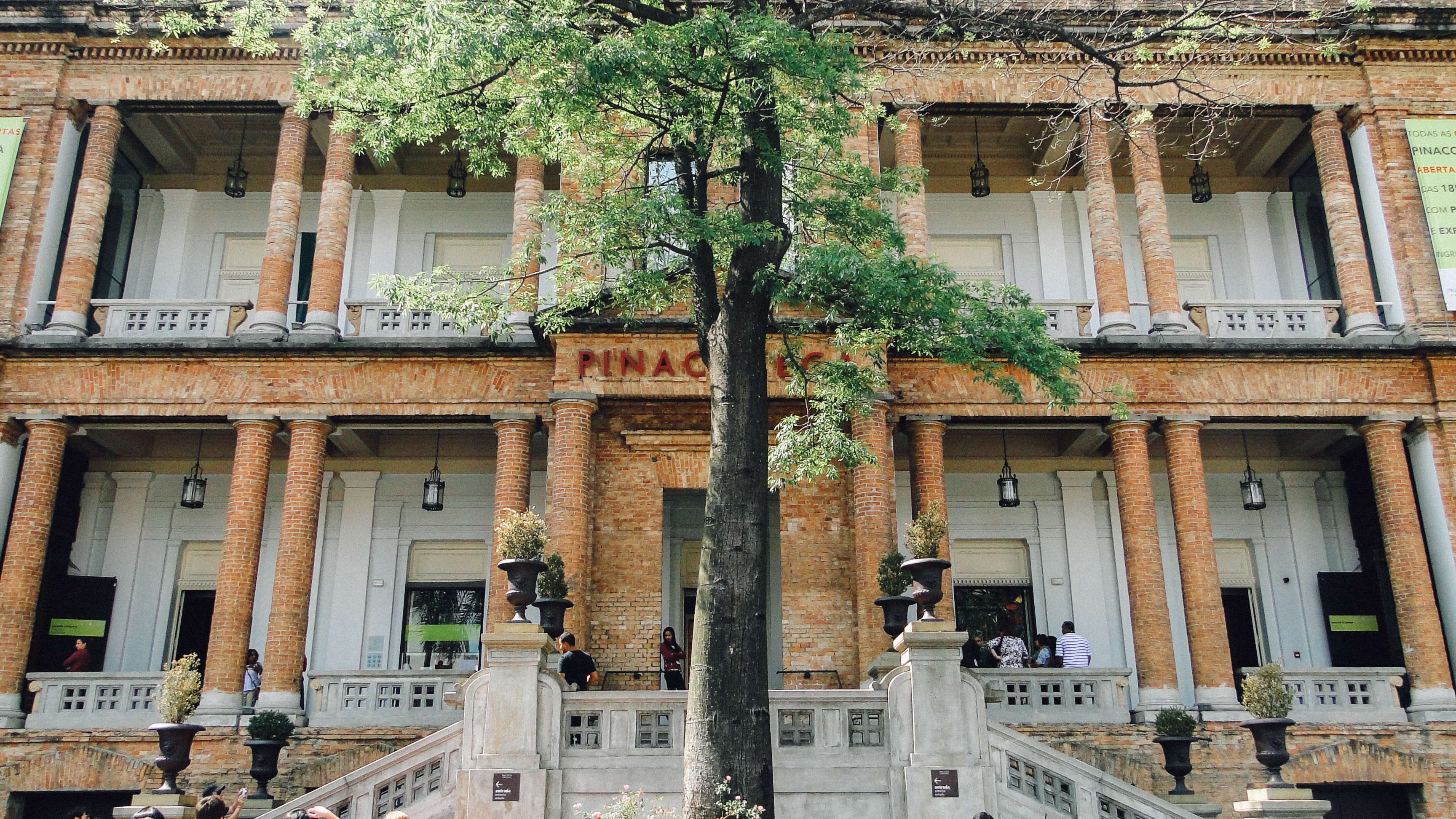 museum, architecture, building exterior, balcony, tree, residential district, building, low angle view, tourist attraction, plant, pilars, built structure, HD Wallpaper