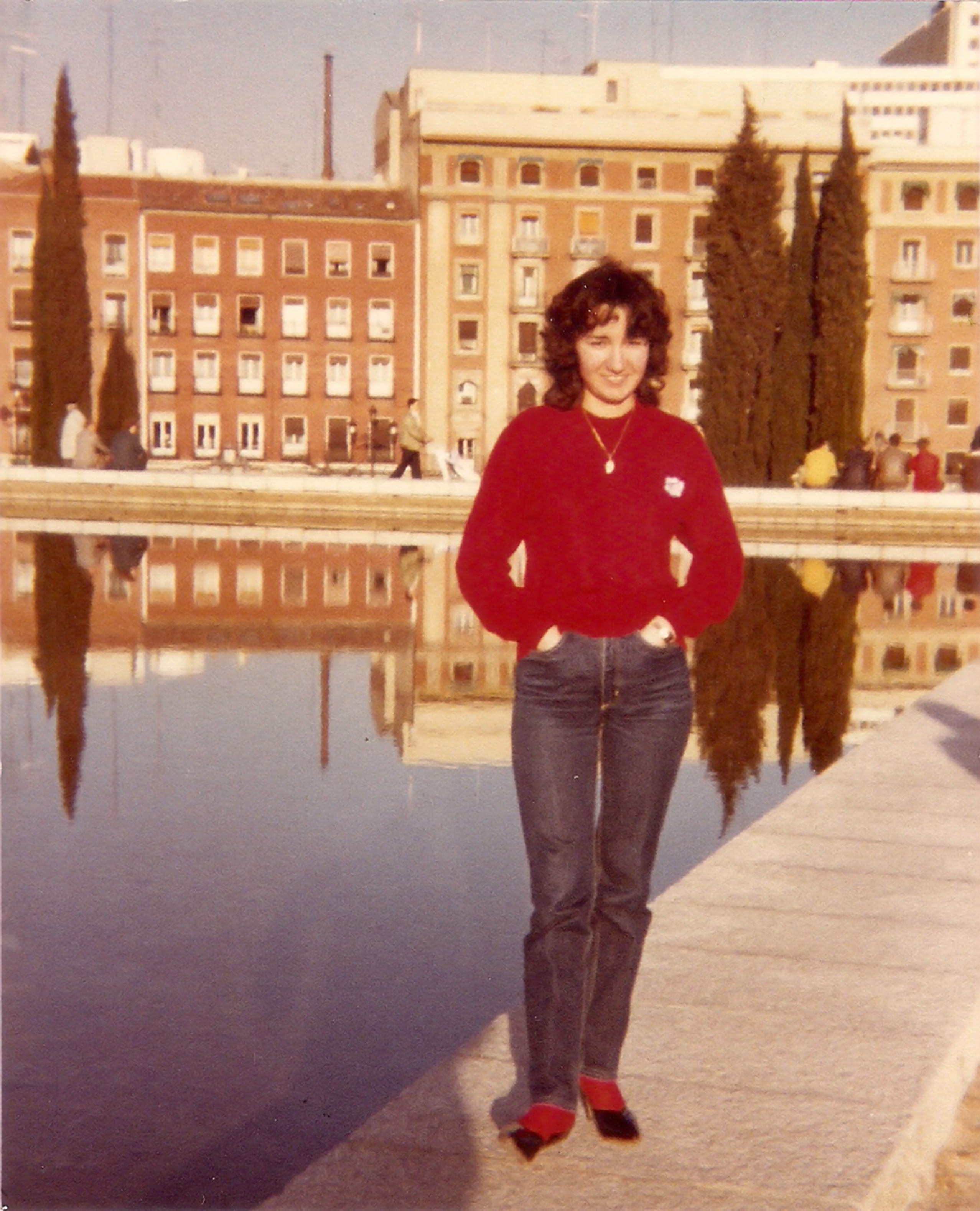 day, real people, hairstyle, outdoors, canal, beautiful woman, full length, water, front view, standing, portrait, 1984, pilar, casual clothing, plaza de españa, Phone HD Wallpaper