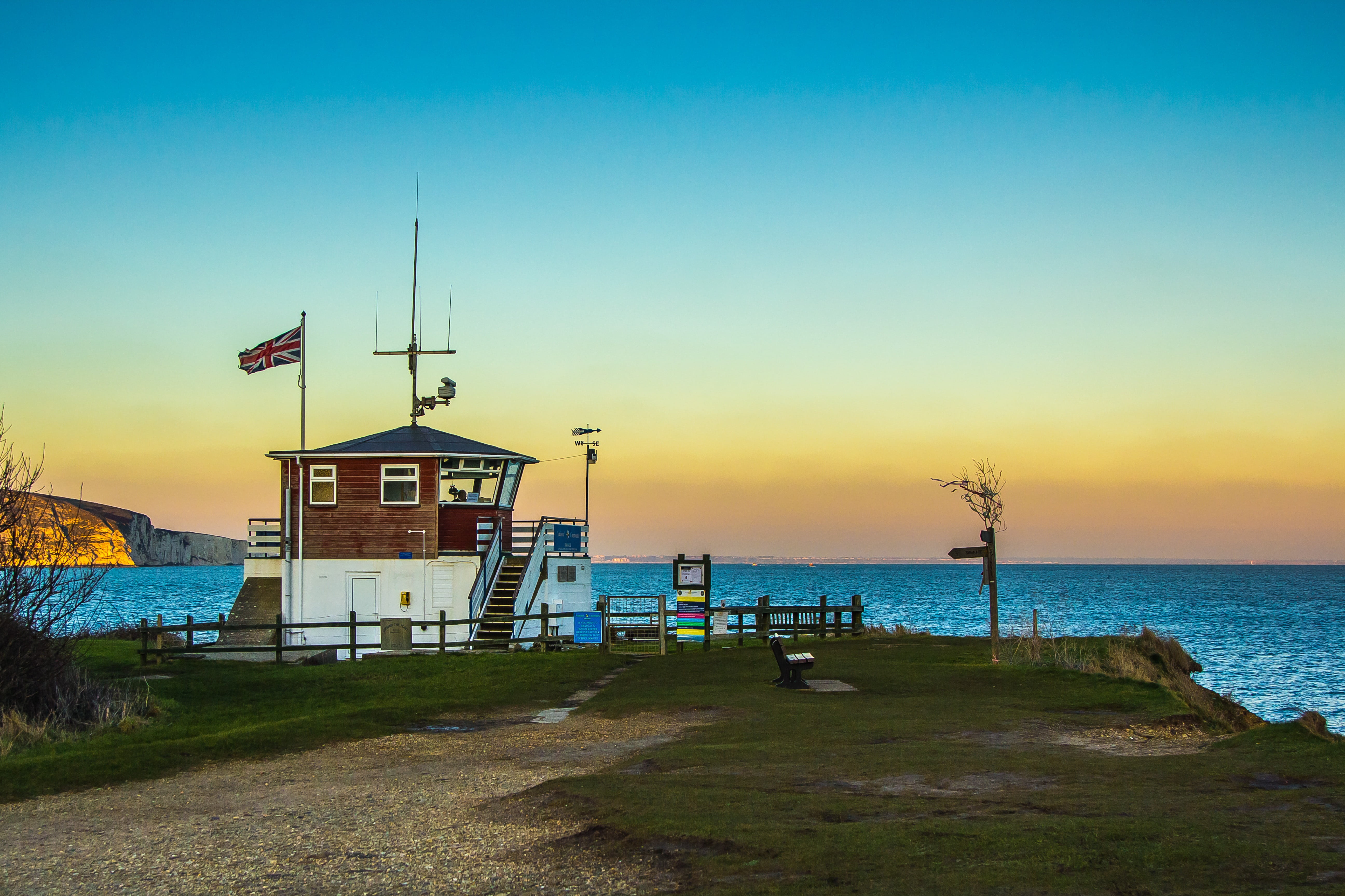 horizon, built structure, building exterior, nature, architecture, sky, 5K, house, swanage, ocean, in the evening, horizon over water, sea, the coast guard, HD Wallpaper