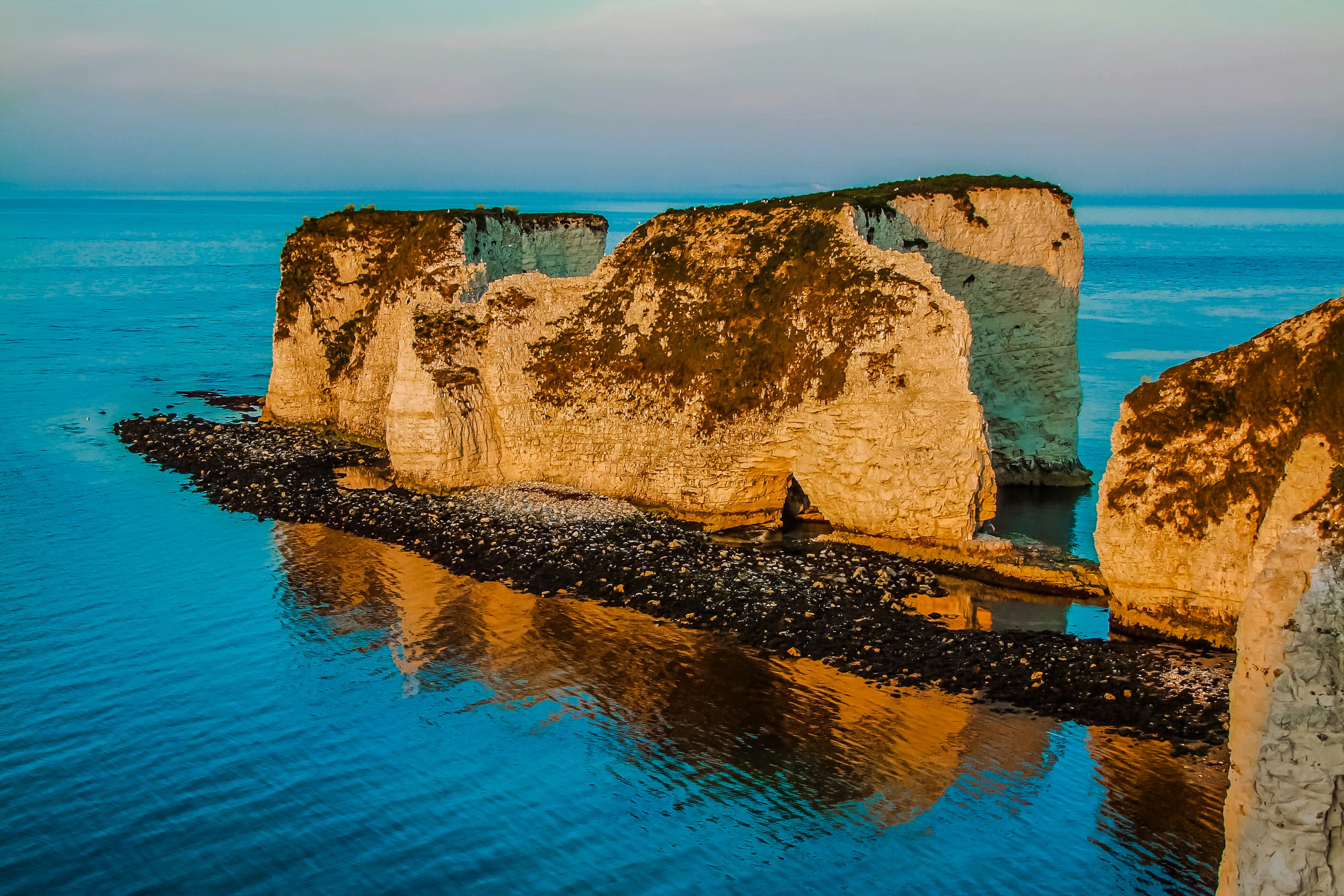 scenics, no people, rock, stack rock, victoria - Australia, cliff, algarve, horizon over water, solid, beach, swanage bay, tranquil scene, outdoors, land, HD Wallpaper