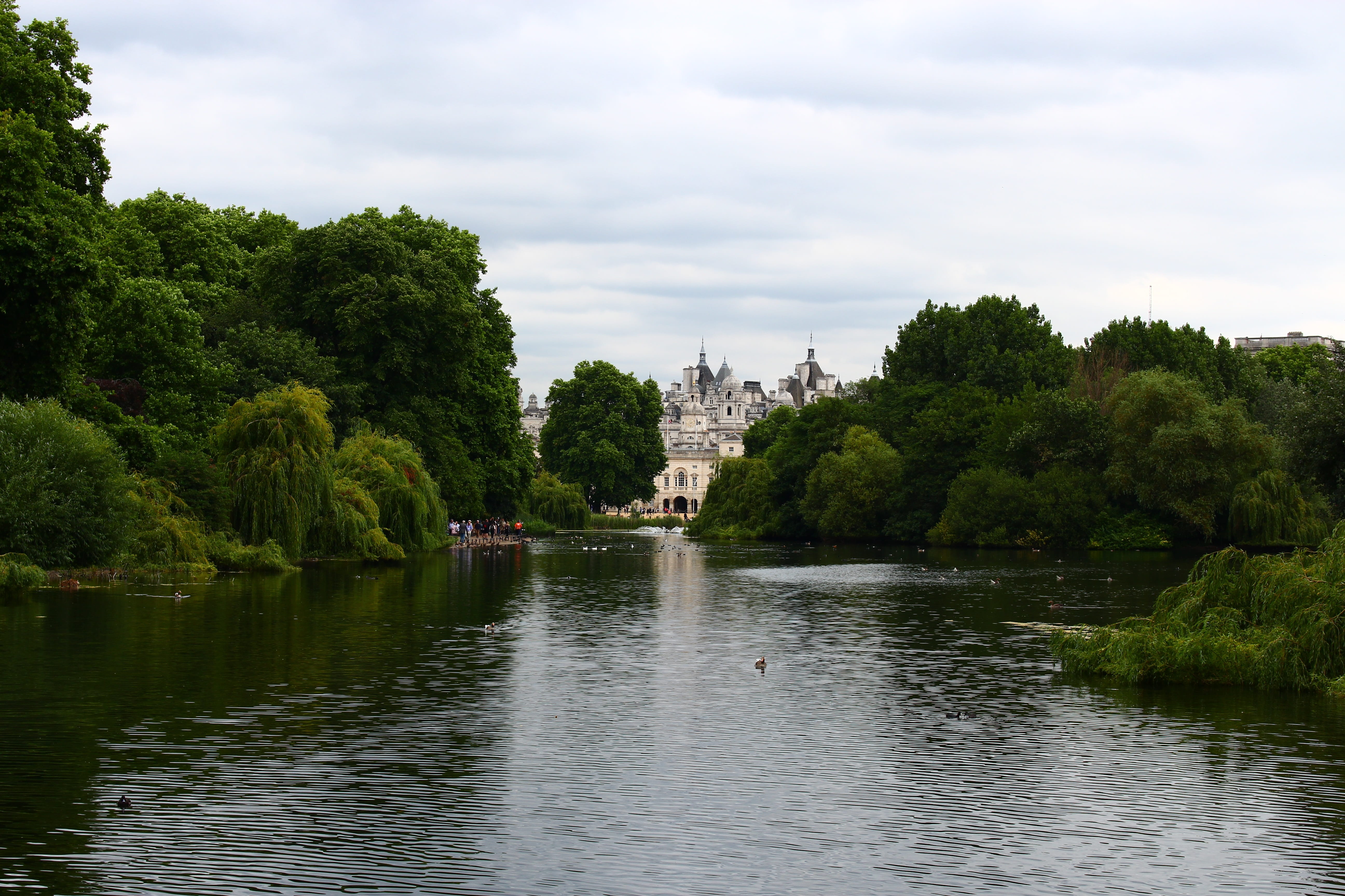 cloud - sky, waters, travel destinations, nature, landscape, england, palace, travel, green color, waterfront, built structure, clouds, 5K, no people, HD Wallpaper