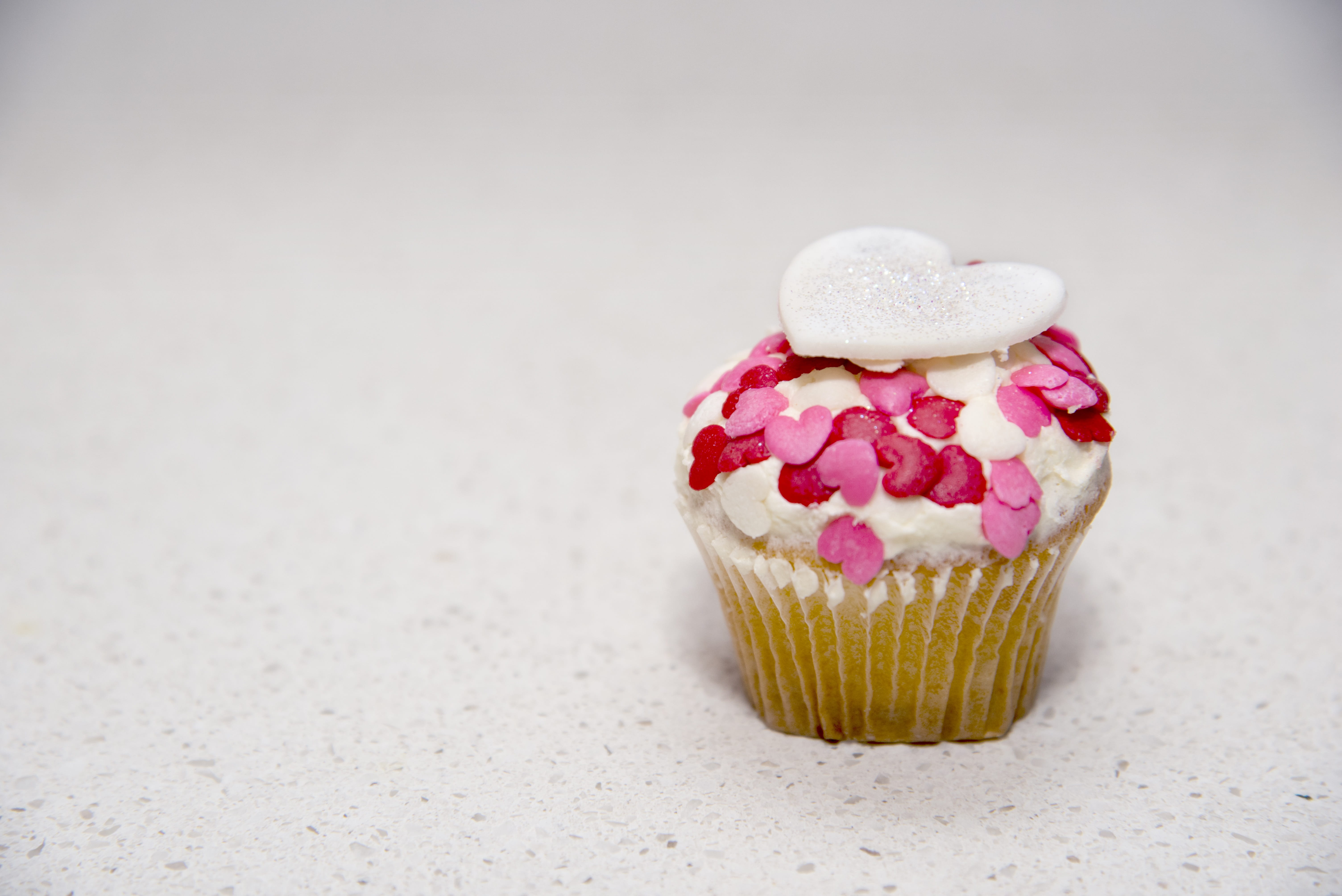 cute, cake, colourful, red, love, temptation, eating, pink color, cupcake holder, food, white, indulgence, icing, food and drink, valentines day - holiday, HD Wallpaper