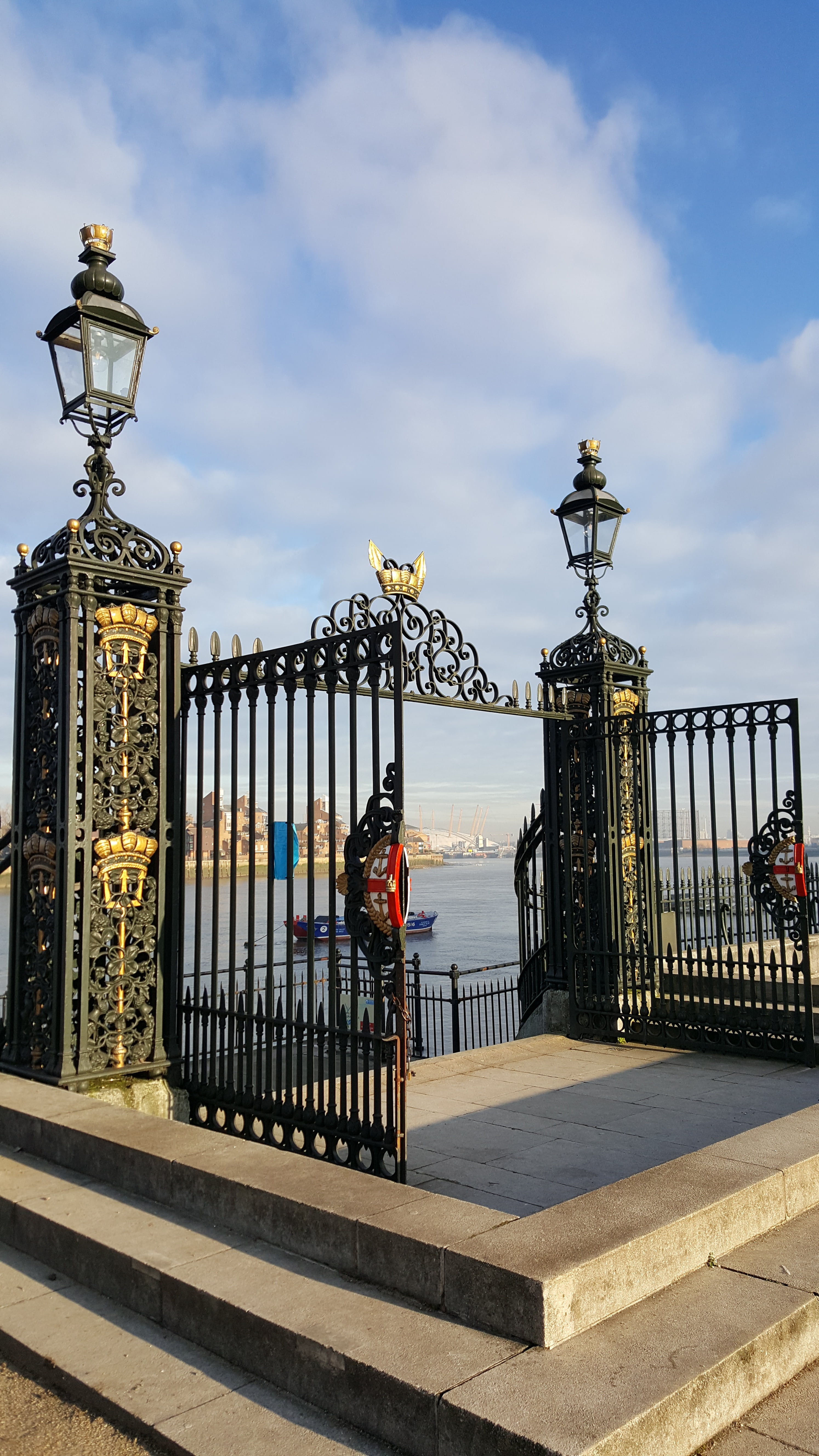 gate, architecture, water, no people, protection, street light, open thames, built structure, 5K, outdoors, cloud - sky, building exterior, fence, greenwich, Phone HD Wallpaper