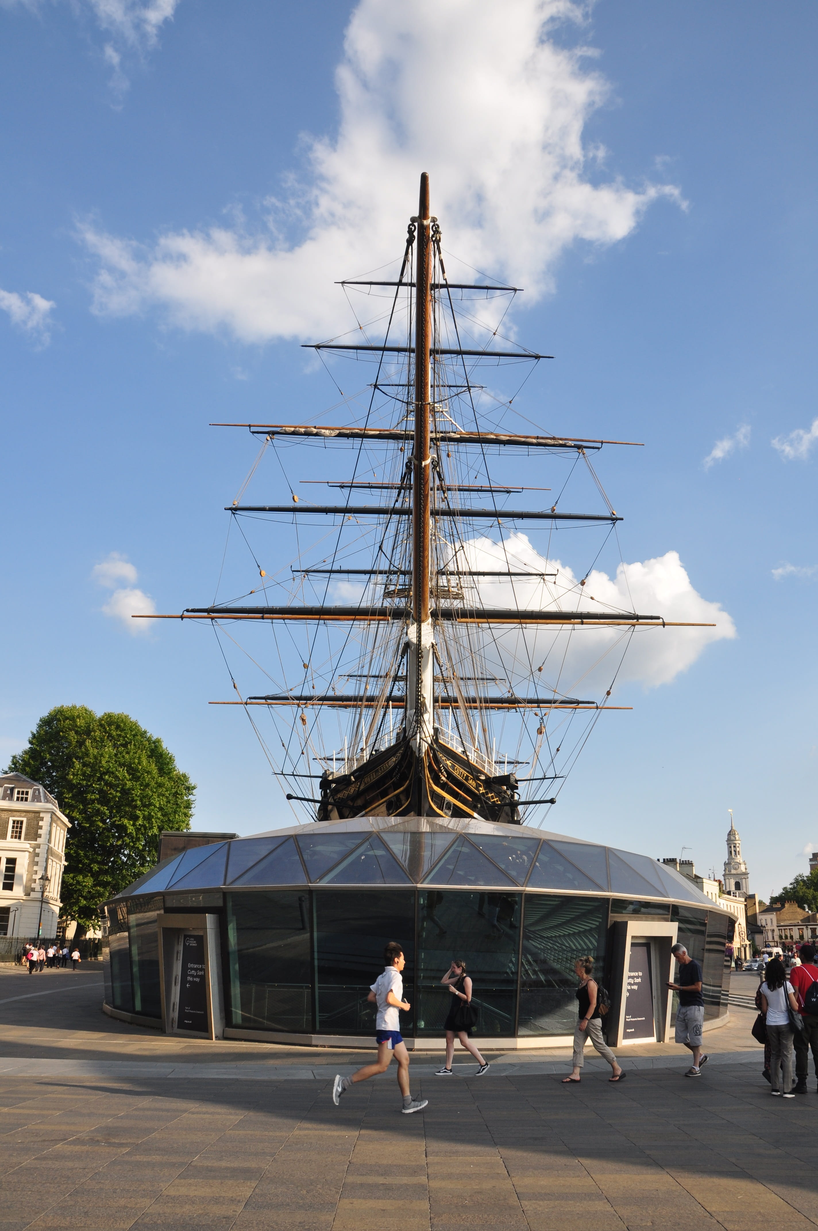 crowd, women, built structure, real people, architecture, tourist, sailboat, nature, group of people, lifestyles, shipping, 4K, day, city, greenwich, cuttysark, Phone HD Wallpaper