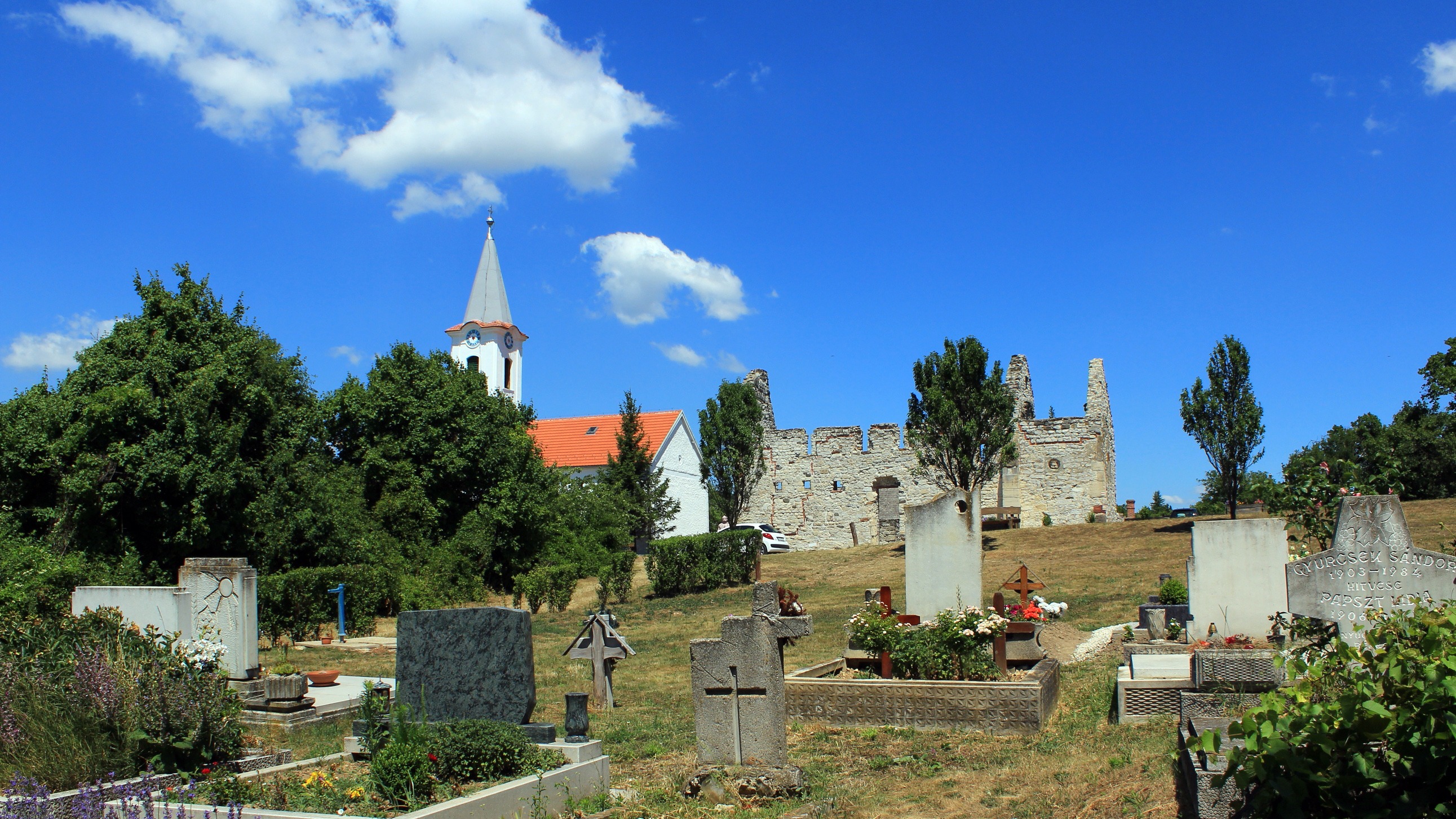 day, dörgicse, tree, grave, built structure, 2K, the past, cemetery, history, stone, religion, tombstone, outdoors, sky, sunlight, building, balaton uplands, HD Wallpaper