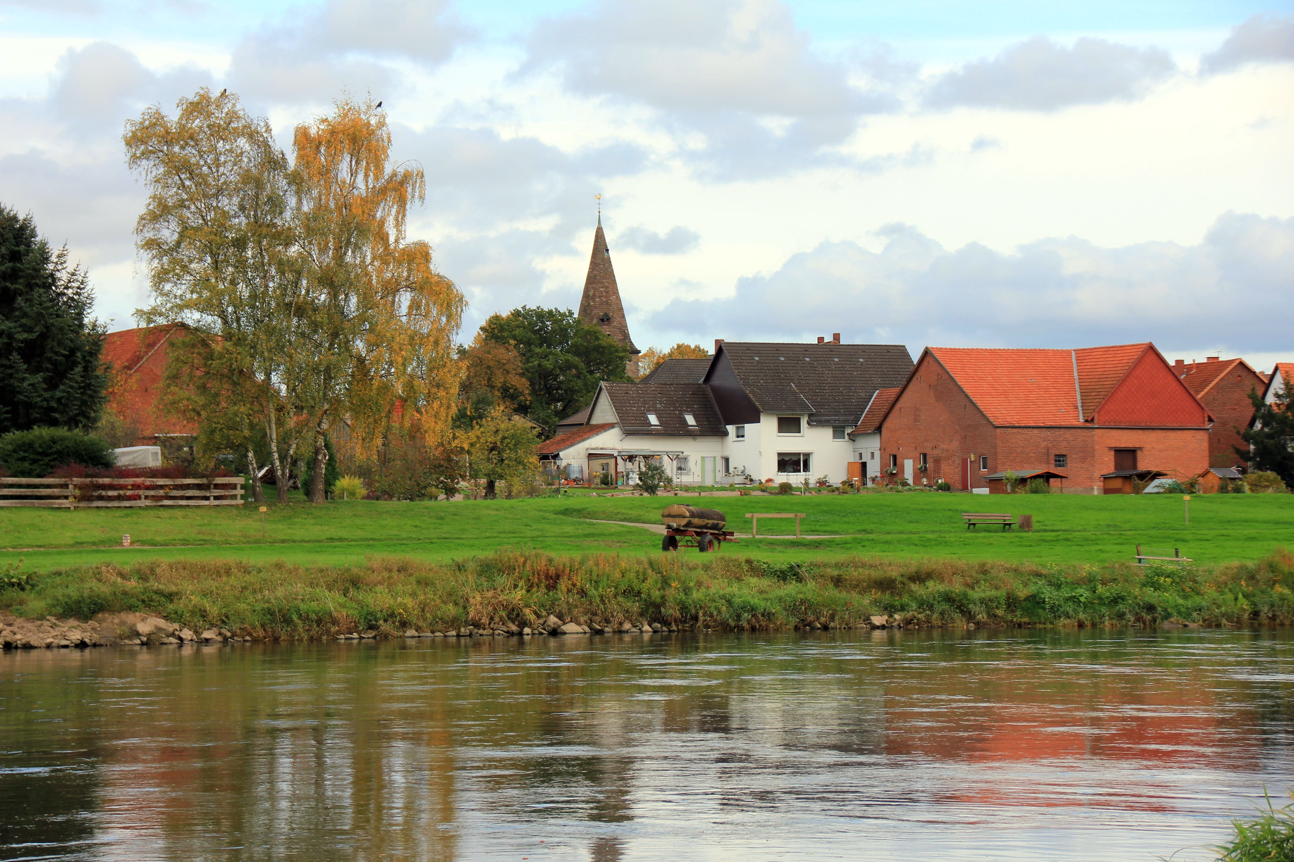 river, waterfront, water, weser uplands, weser, village, day, residential district, sky, plant, place of worship, city, 5K, no people, landscape, lake, HD Wallpaper