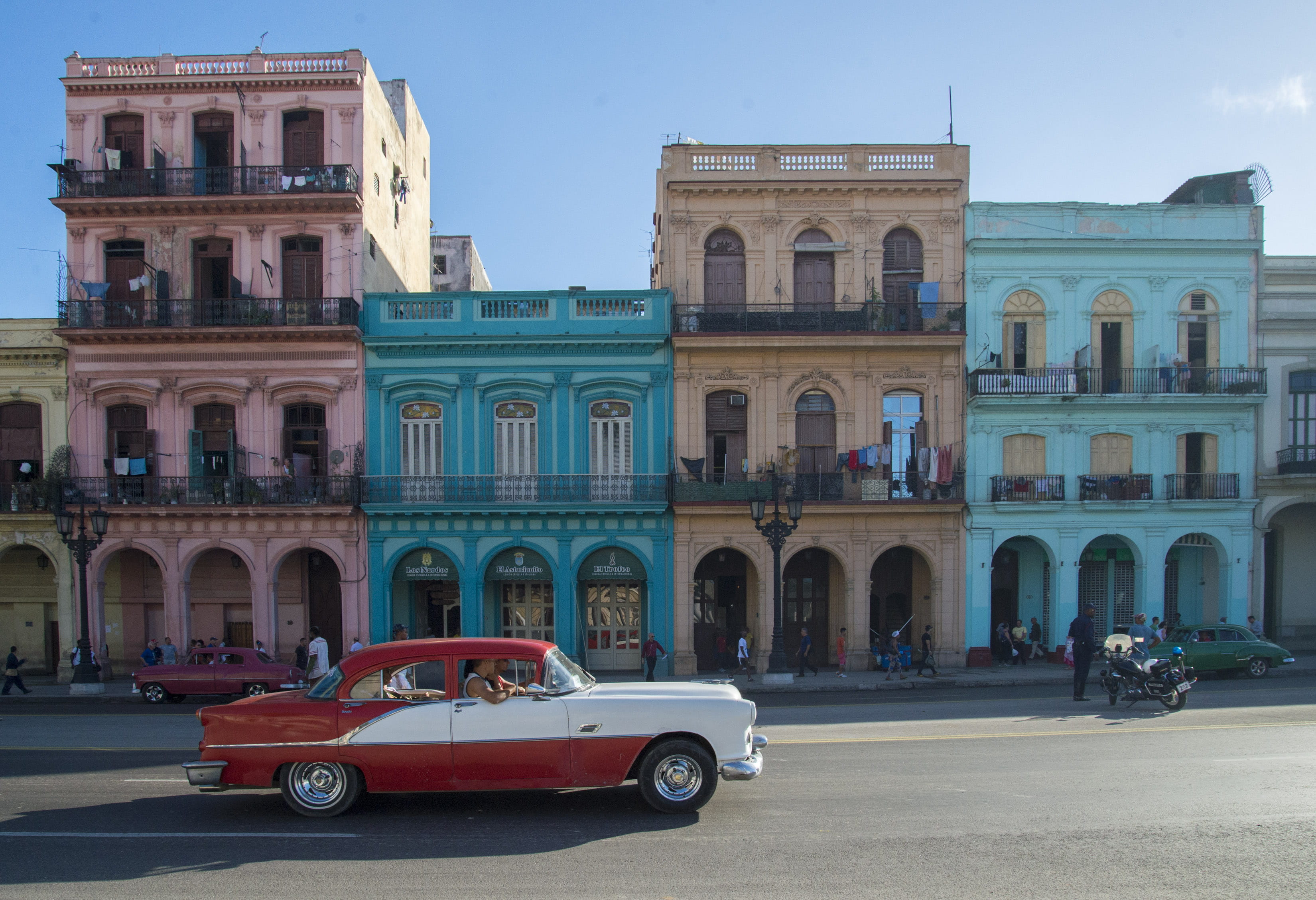 2K, city, luxury, day, built structure, la habana, havana, incidental people, road, architecture, the past, caribbean, building, building exterior, sky, HD Wallpaper