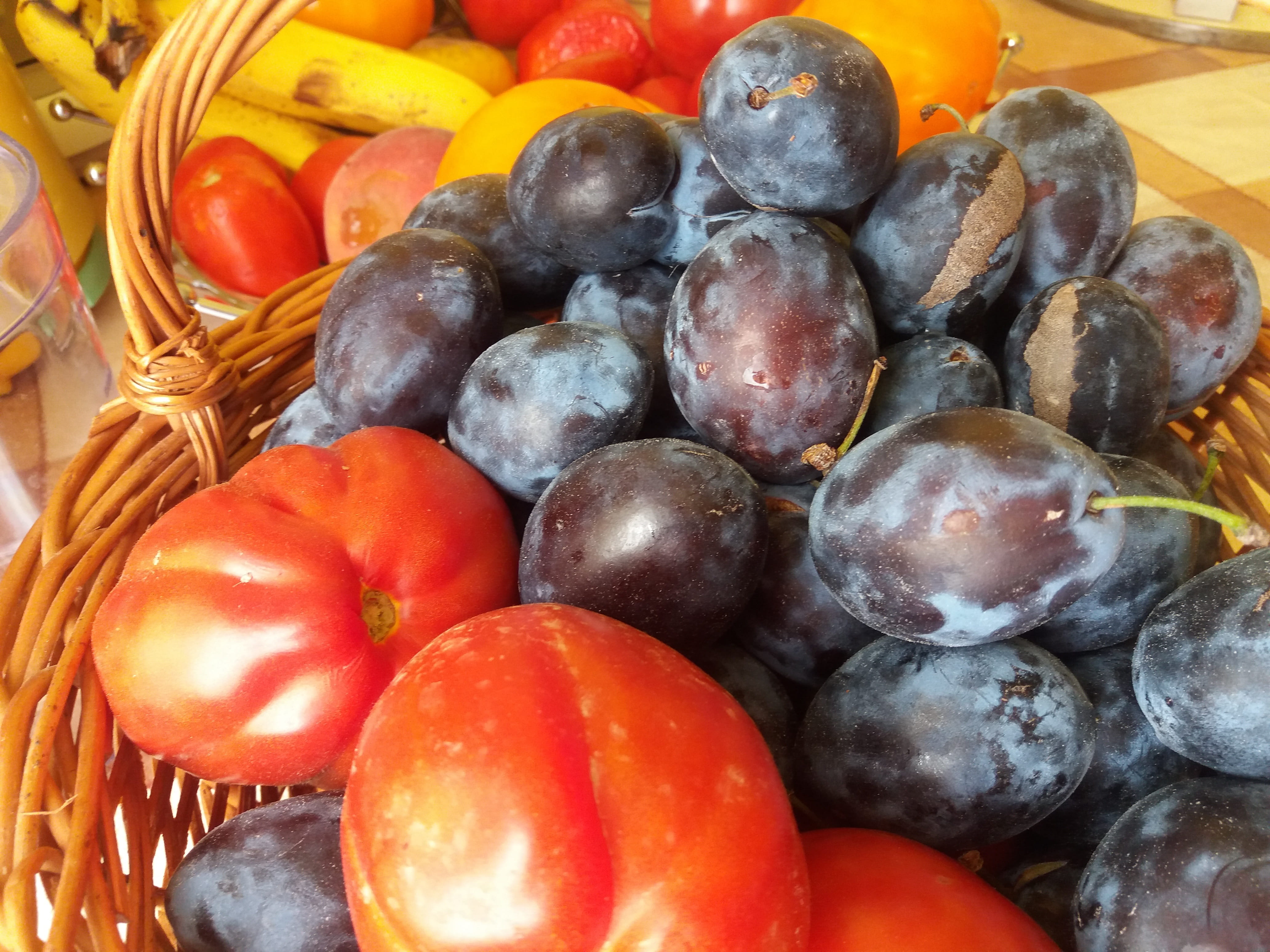 still life, red, fruit, indoors, ripe, high angle view, wellbeing, food and drink, container, healthy eating, Color, vegetable, raw food, market, Tomatoes, HD Wallpaper