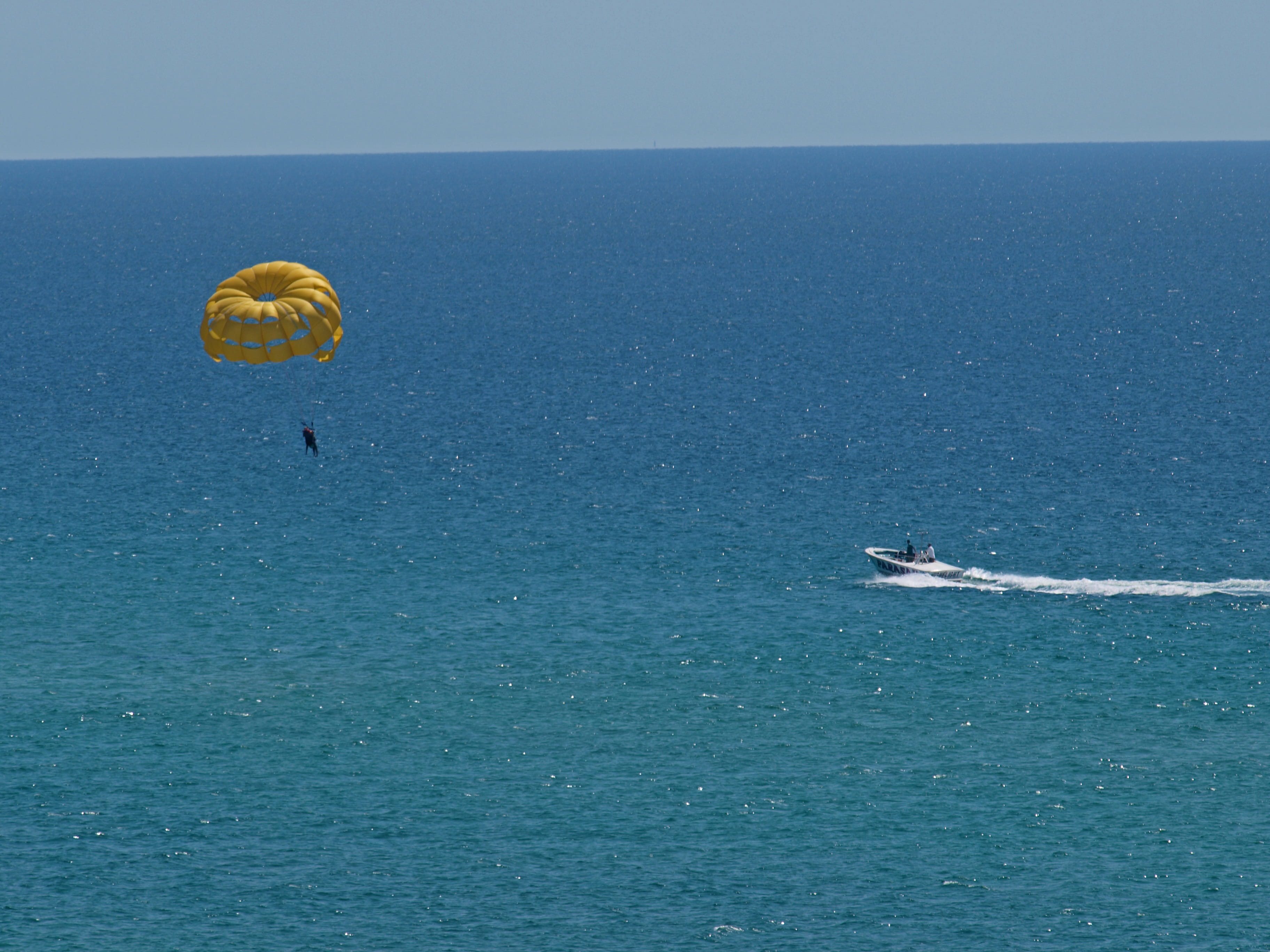 destin, seascape, sand, horizontal plane, rope, destin beach, kiting, boat, harbor, waterfront, canopy, parakiting, raggio studios, day, paragliding, transportation, HD Wallpaper