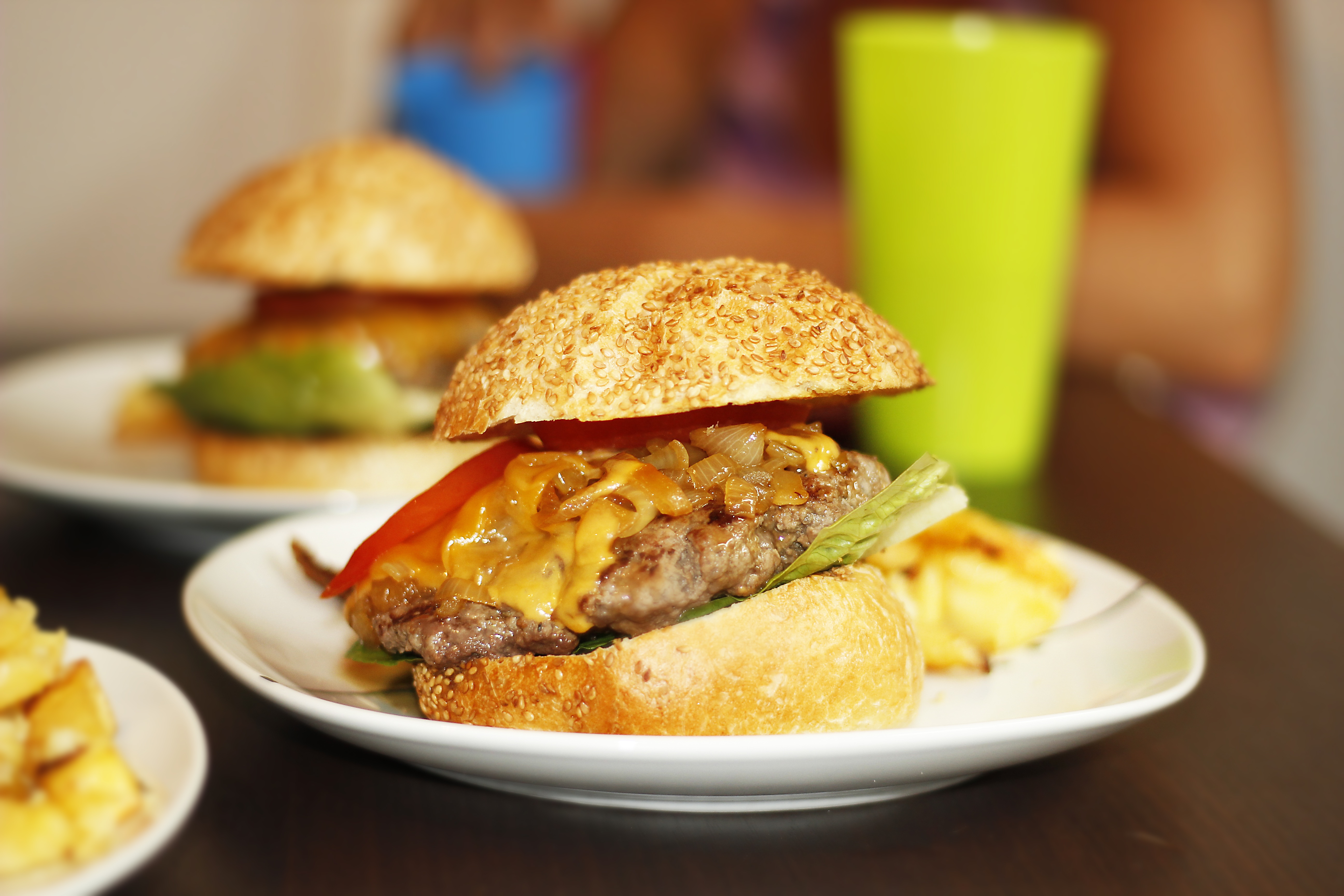 grilled, home, no people, ready-to-eat, close-up, snack, tomatoes, american, cheeseburger, bbq, hamburger, food, plate, junk, focus on foreground, food and drink, HD Wallpaper