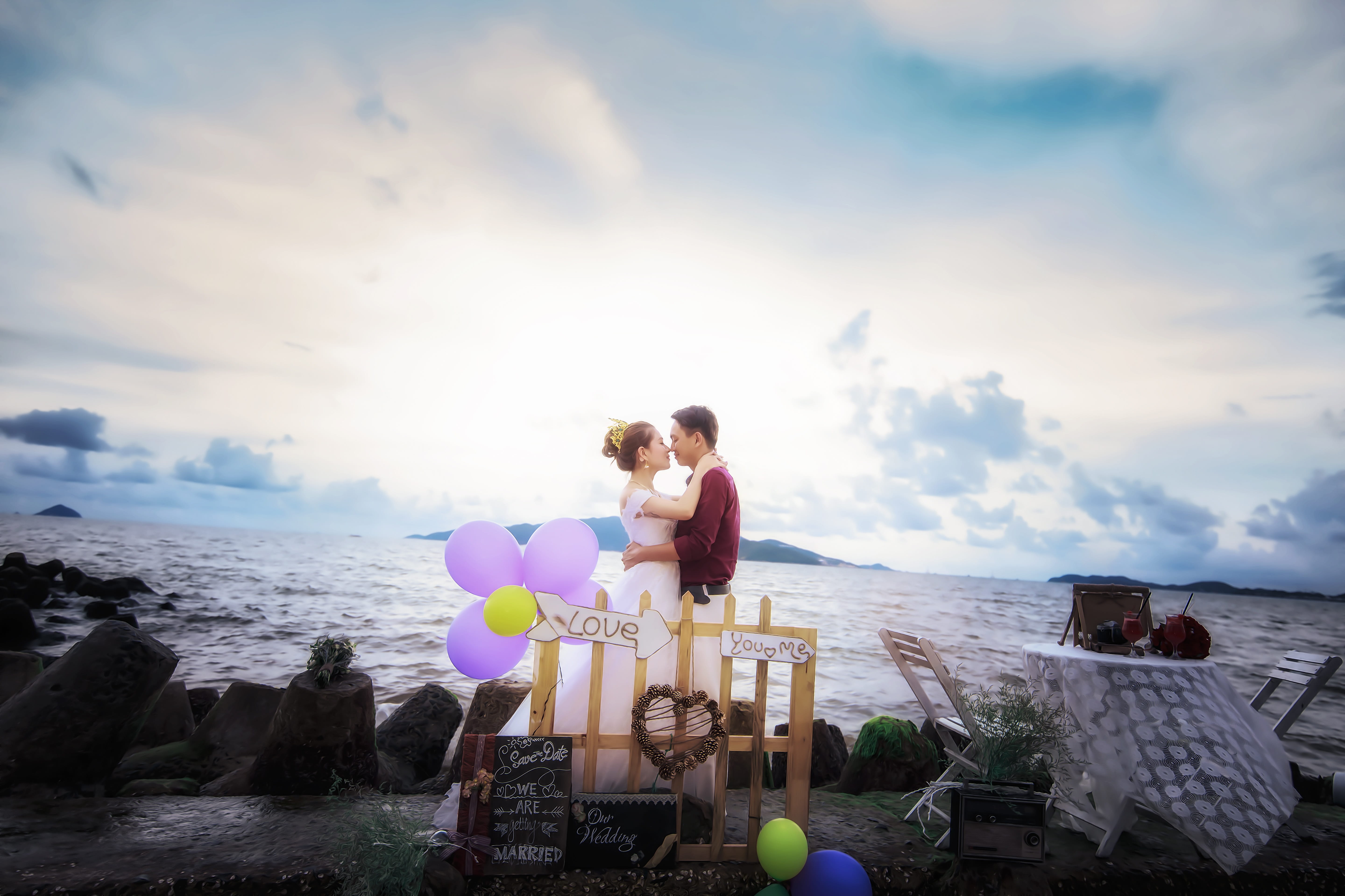 field, two people, flower, beauty, the hill, real people, wedding, leisure activity, plant, summer, sea, beach, couple - relationship, water, outdoors, HD Wallpaper