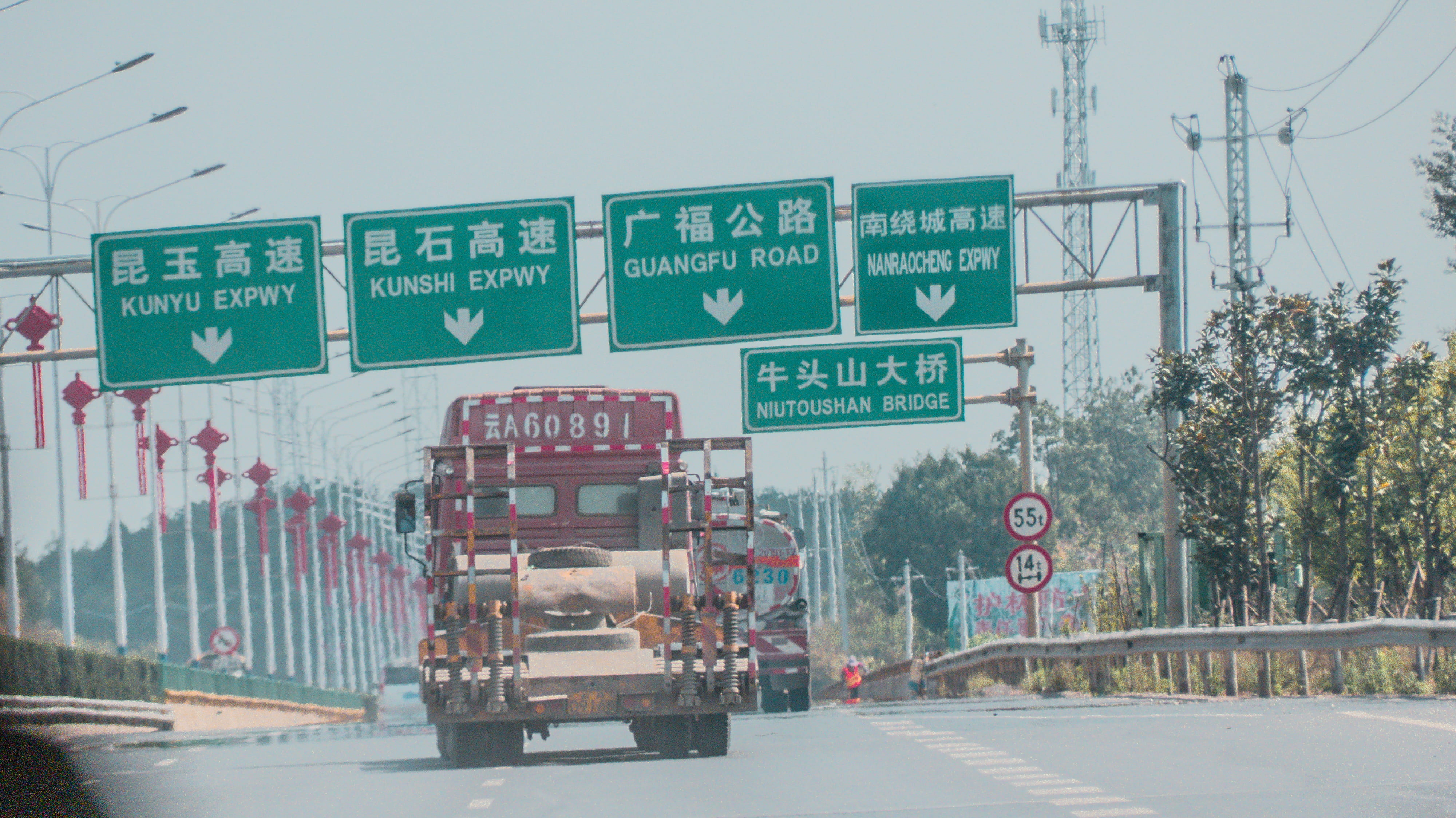 street, built structure, non-western script, signs, 4K, sign, green, road, architecture, information, land vehicle, red, kunming, mode of transportation, HD Wallpaper
