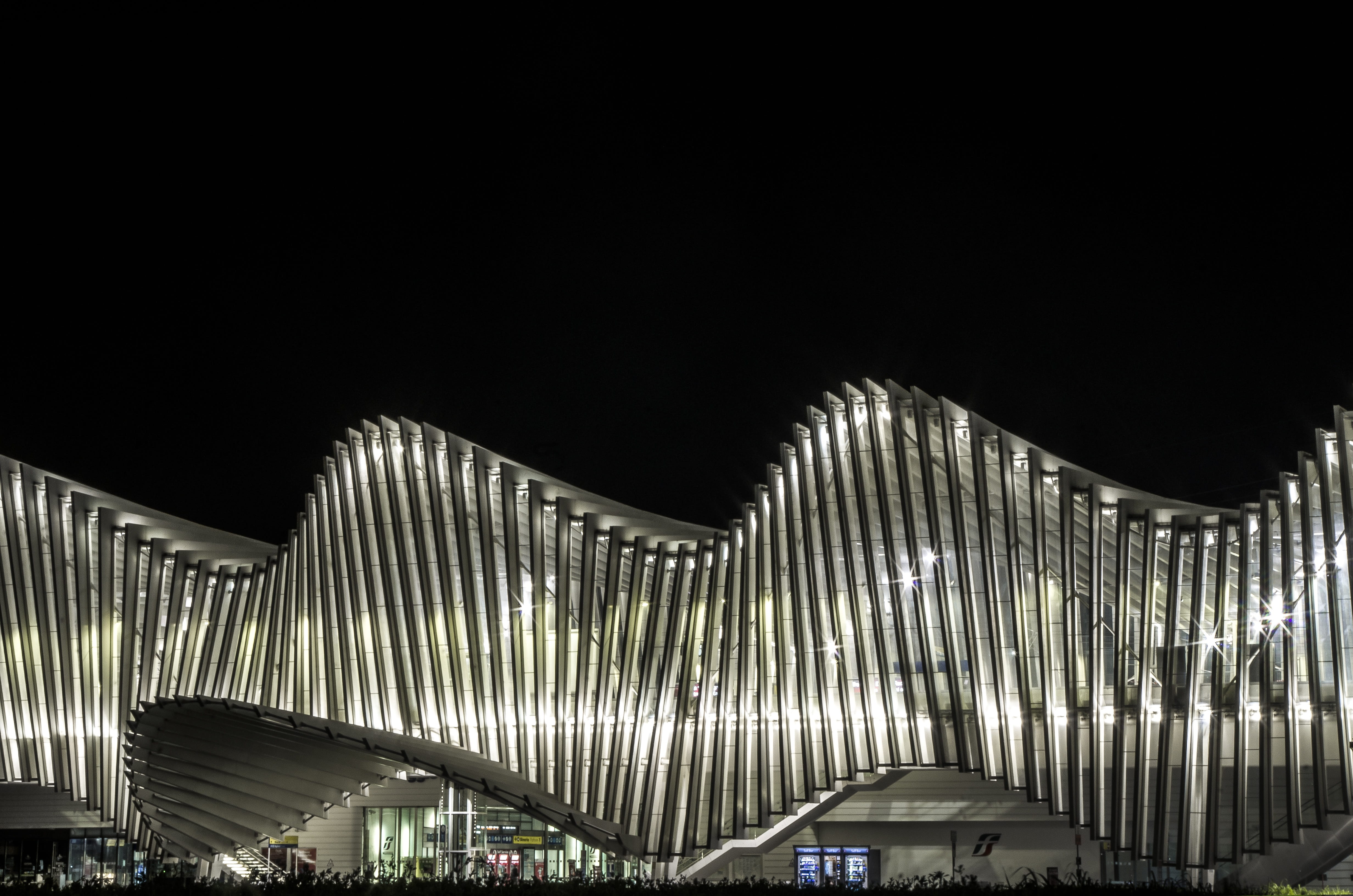 sky, nature, copy space, architecture, lighting equipment, pattern, modern, the station mediopadana, no people, outdoors, train station, built structure, HD Wallpaper
