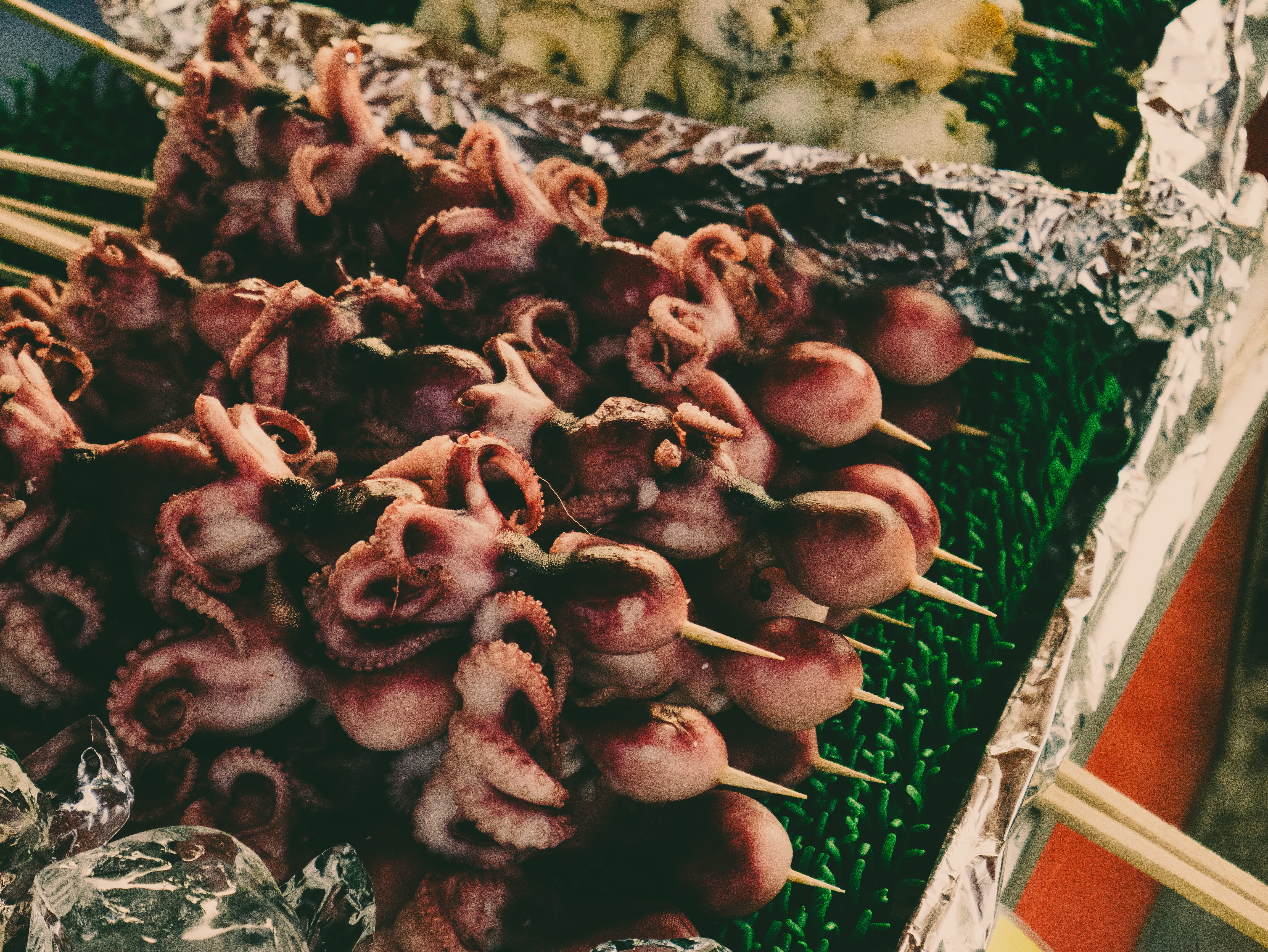 nature, abundance, large group of objects, culinary, retail, bread, produce, black, plant, cracker, day, animal, healthy eating, garlic, food and drink, HD Wallpaper