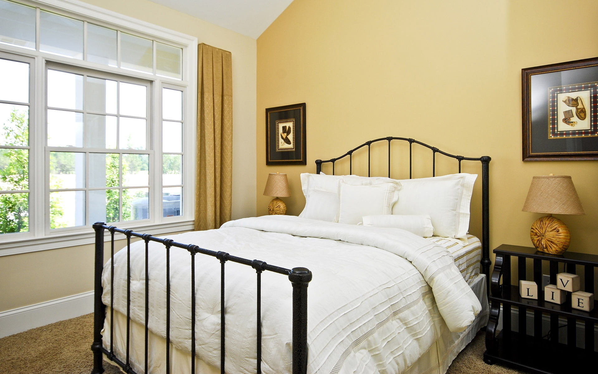 neat, bed, home showcase interior, wealth, bedding, indoors, black, luxury, 1080P, comfort, electric lamp, home, white, paintings, cozy, home interior, HD Wallpaper