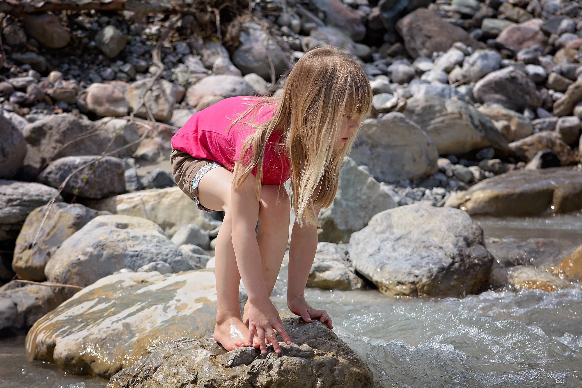 stones, offspring, stream bed, long hair, bach, childhood, rock, women, barefoot, solid, pink color, hairstyle, leisure activity, water, one person, blond, HD Wallpaper