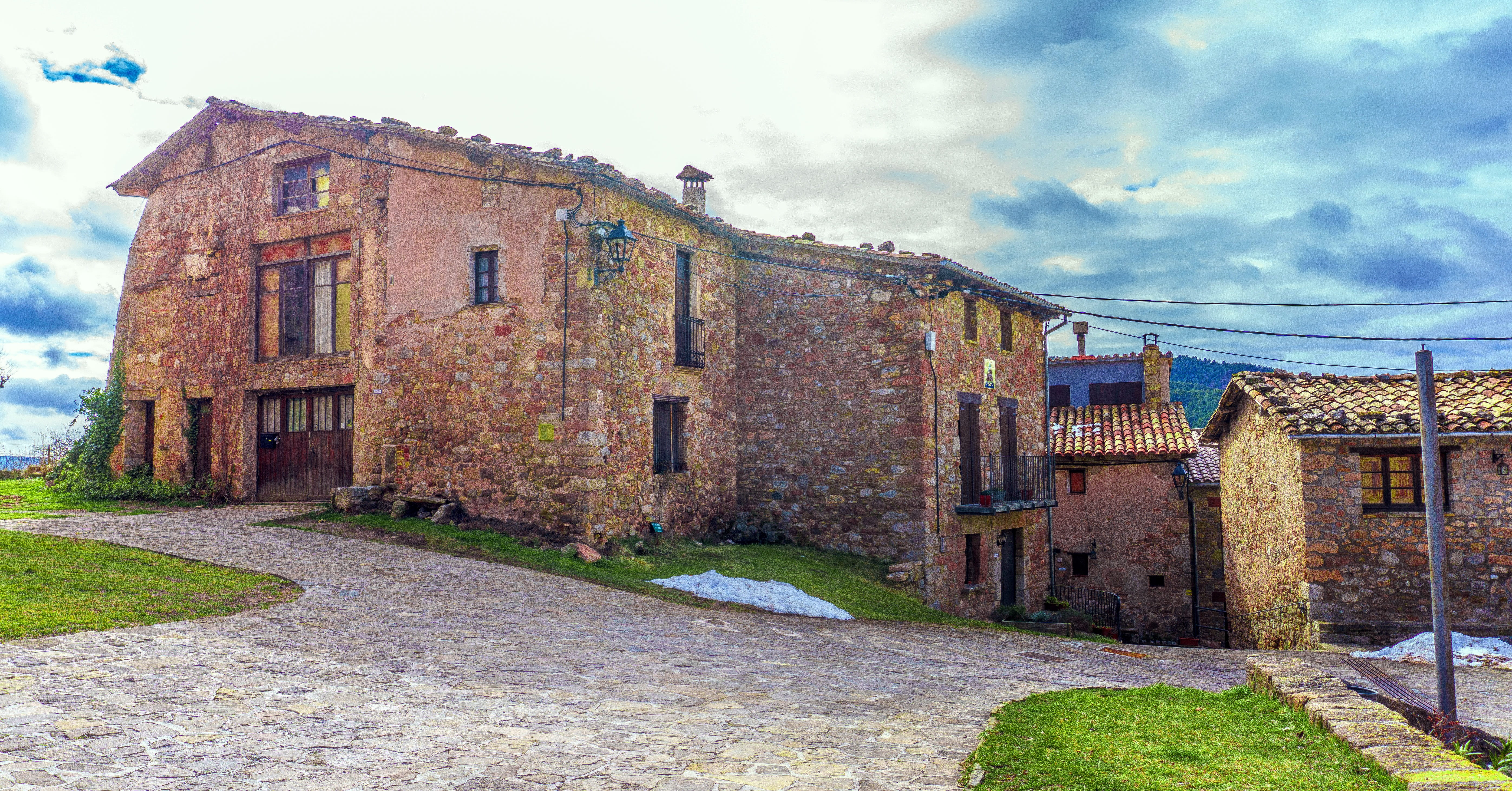 old town, wall, rustic, day, window, sky, city, stone, outdoors, windows, building exterior, farmhouse, cloud - sky, facade, house, footpath, residential district, HD Wallpaper