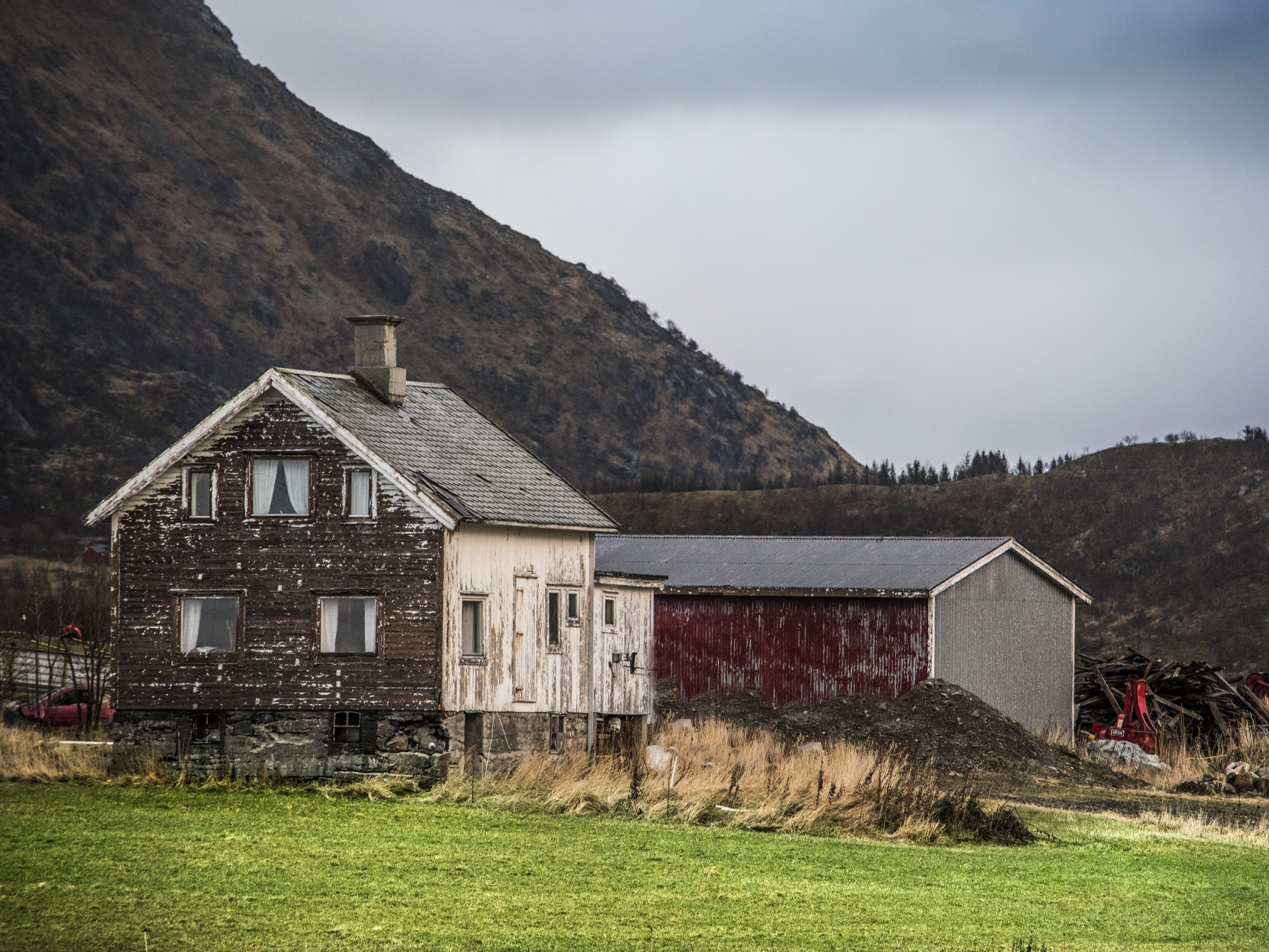 lofoten, bed and breakfast, rural, old, plant, rural scene, residential district, casa vieja, no people, building exterior, architecture, 5K, nature, roofs, HD Wallpaper