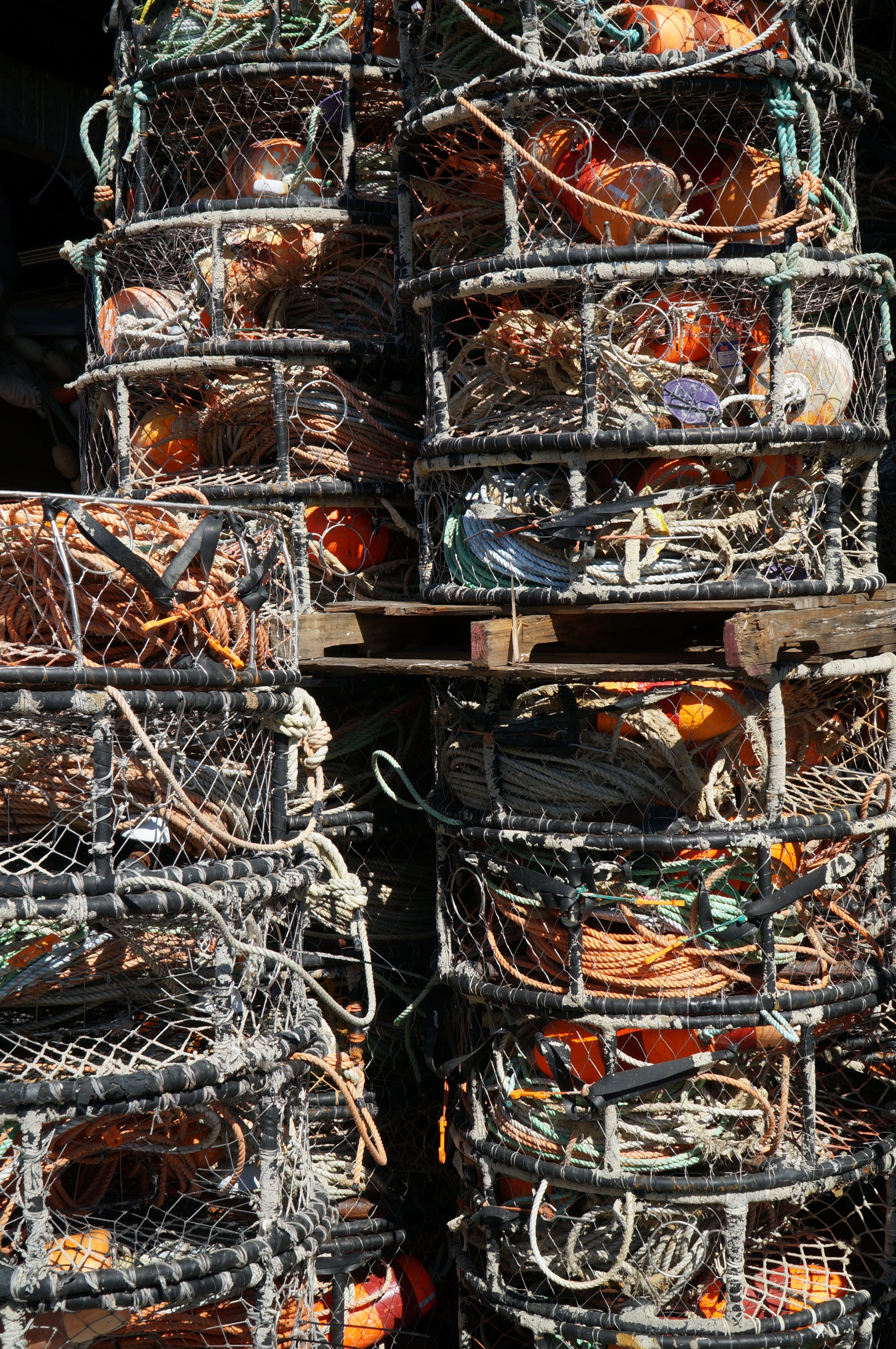 still life, Pots, rusty, fishing net, commercial, Industry, abundance, stack, large group of objects, complexity, ropes, rope, choice, fishing tackle, fishing industry, Phone HD Wallpaper