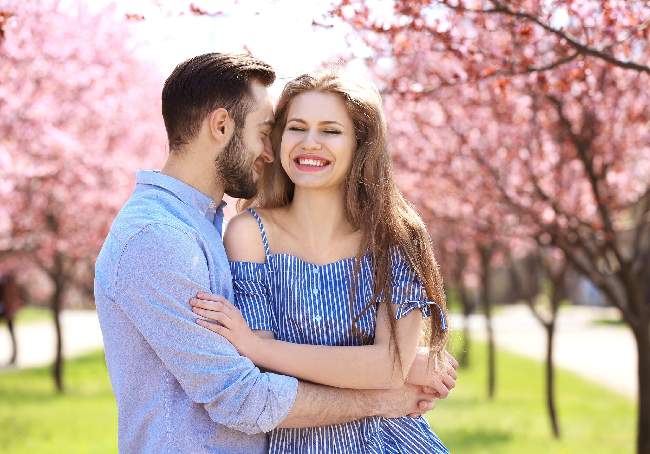 hugs, 1080P, spring, girl, photo, guy, trees, joy, lovers, happiness, HD Wallpaper