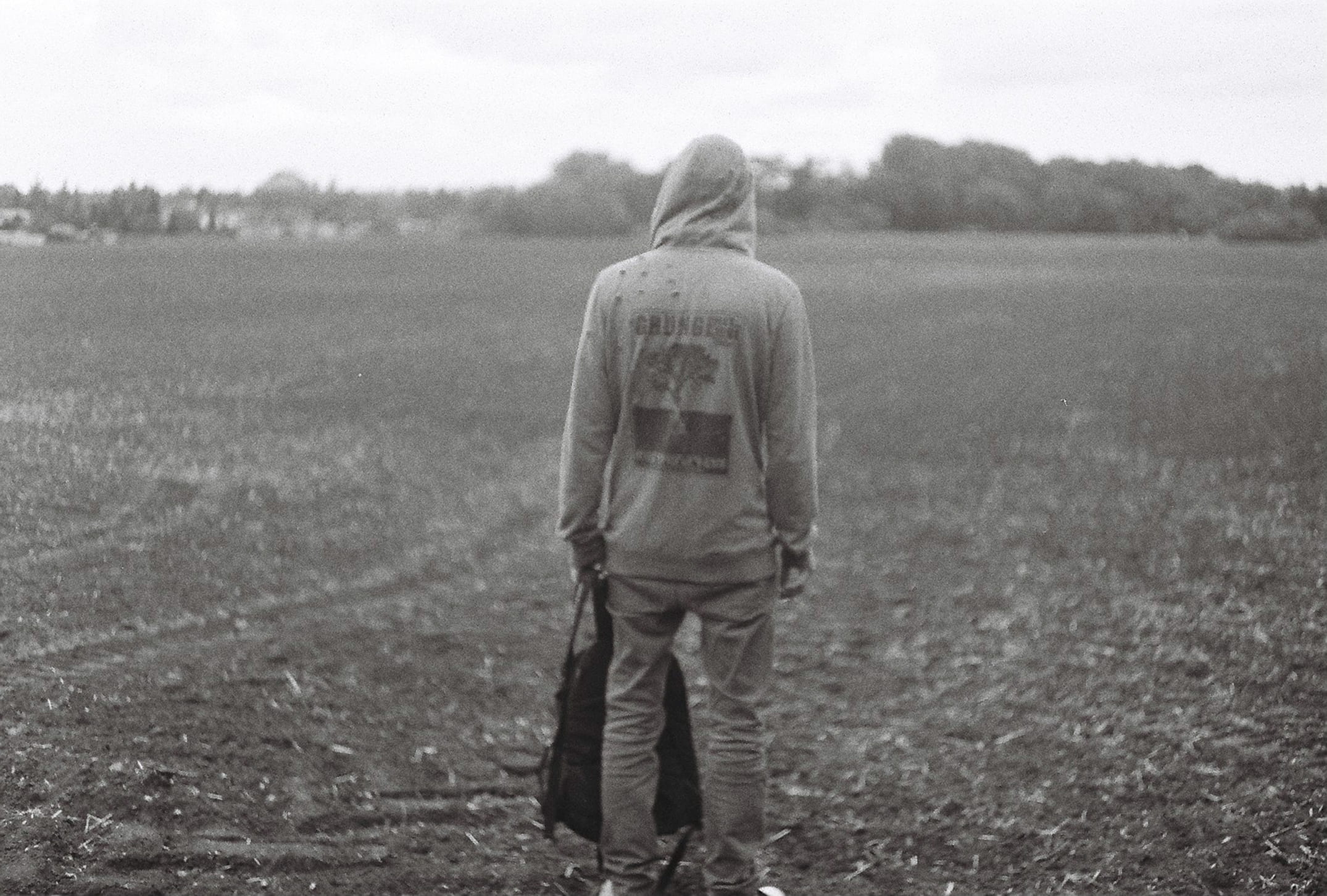 adult, analogue, land, nature, full length, solitude, grain, contemplation, tired, looking, black and white, rear view, walk, film, environment, outdoors, HD Wallpaper