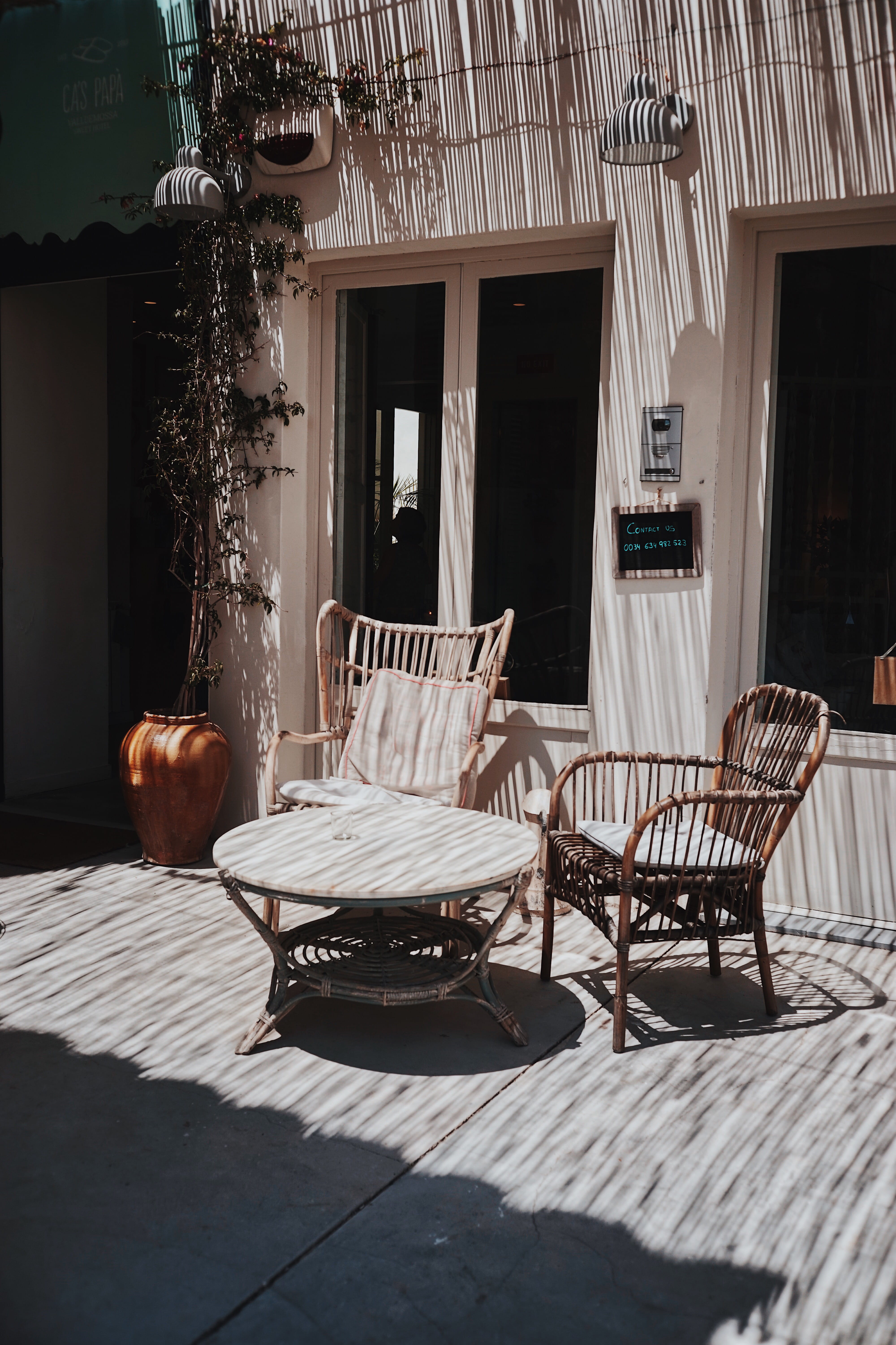 old, leica, domestic Room, restaurant, sony a7, summicron, table, spain, pillow, chair, sunlight, residential District, garden, plant, residential Building, Phone HD Wallpaper