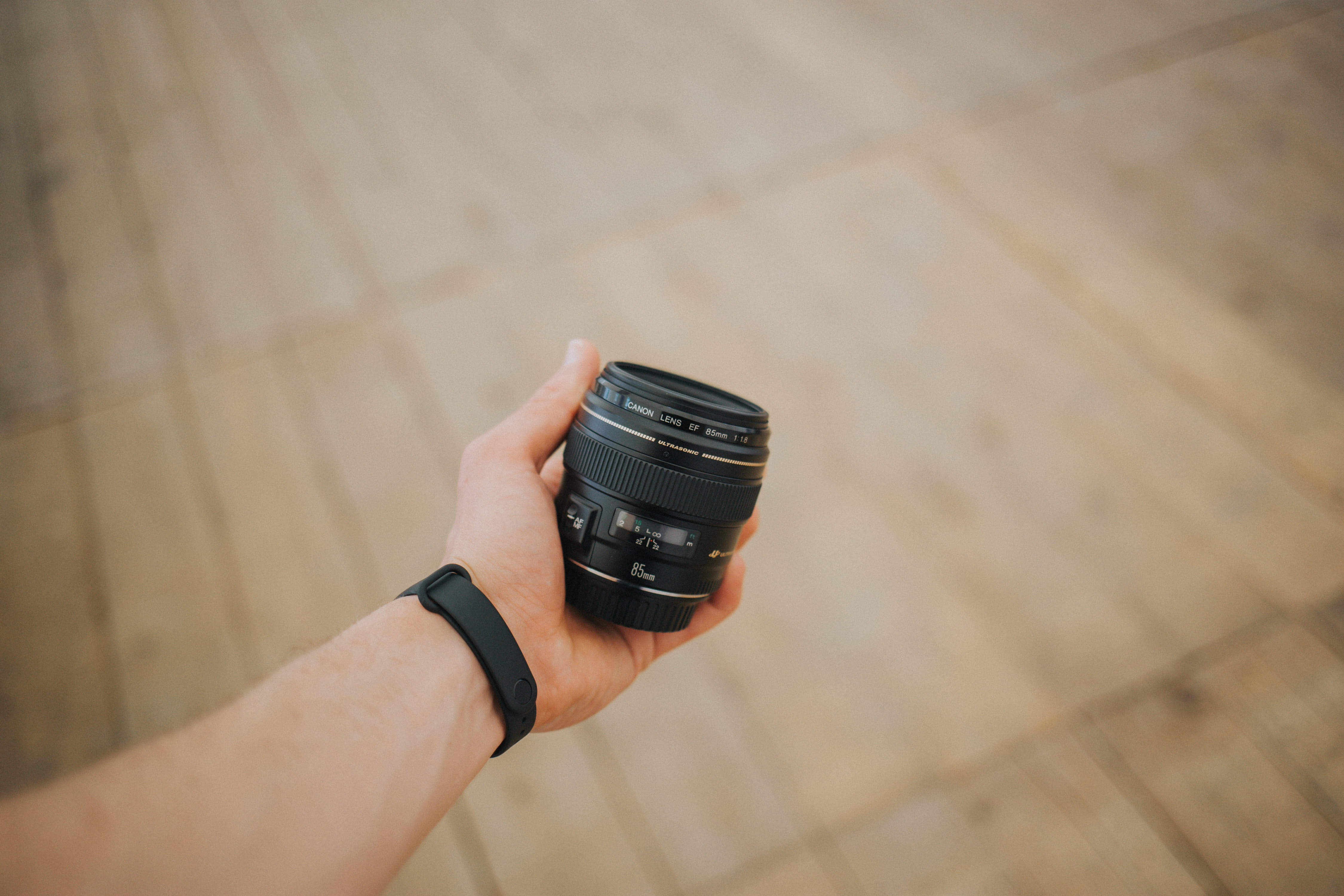 wood - material, electronics, canon, prime lens, holding, personal perspective, wood, indoors, prime, canon lens, human hand, technology, hardwood, day, HD Wallpaper