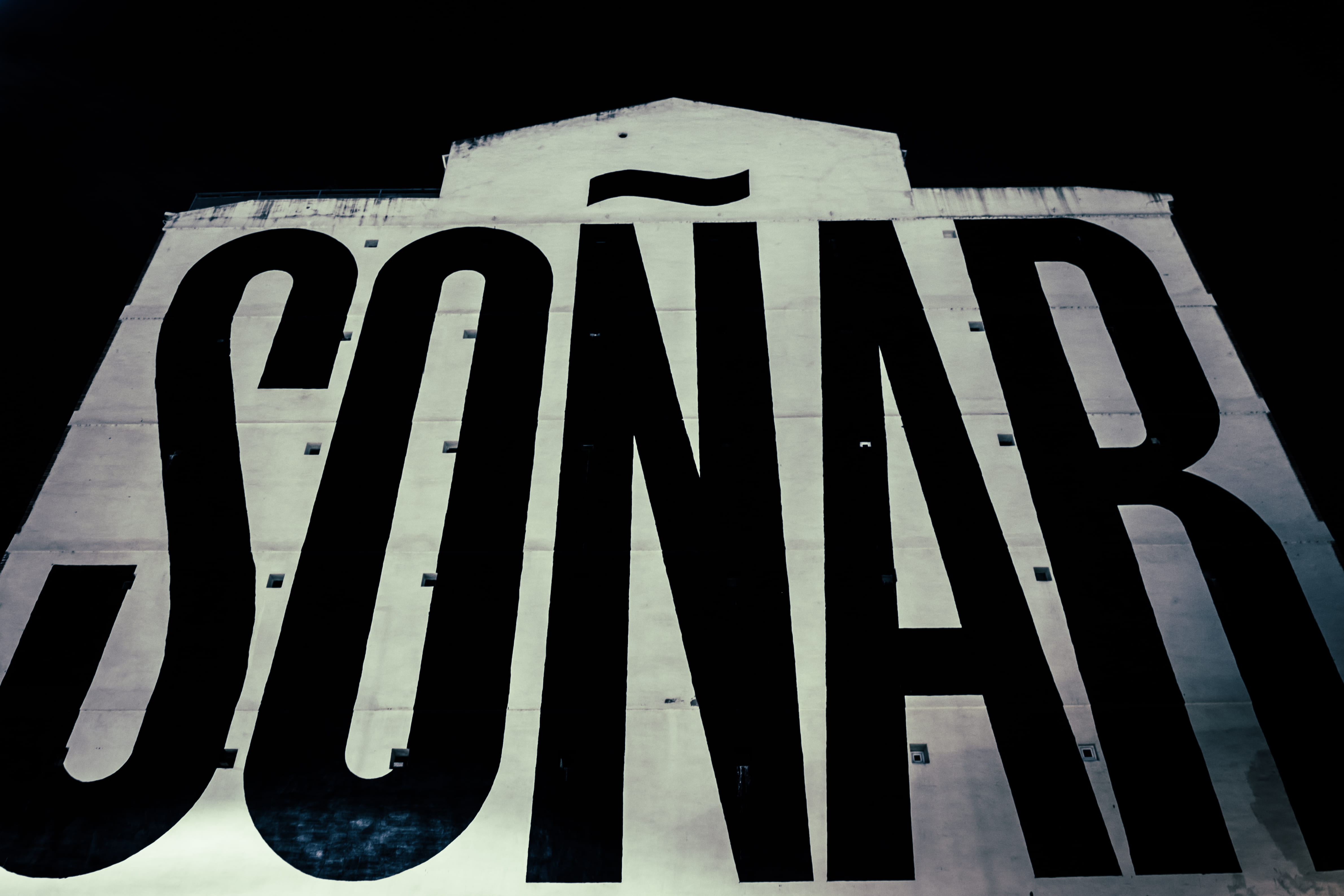 dream, black background, soñar, close-up, street photography, euskadi, dark, urban, warning sign, night, sonar, white, western script, white color, poster, HD Wallpaper