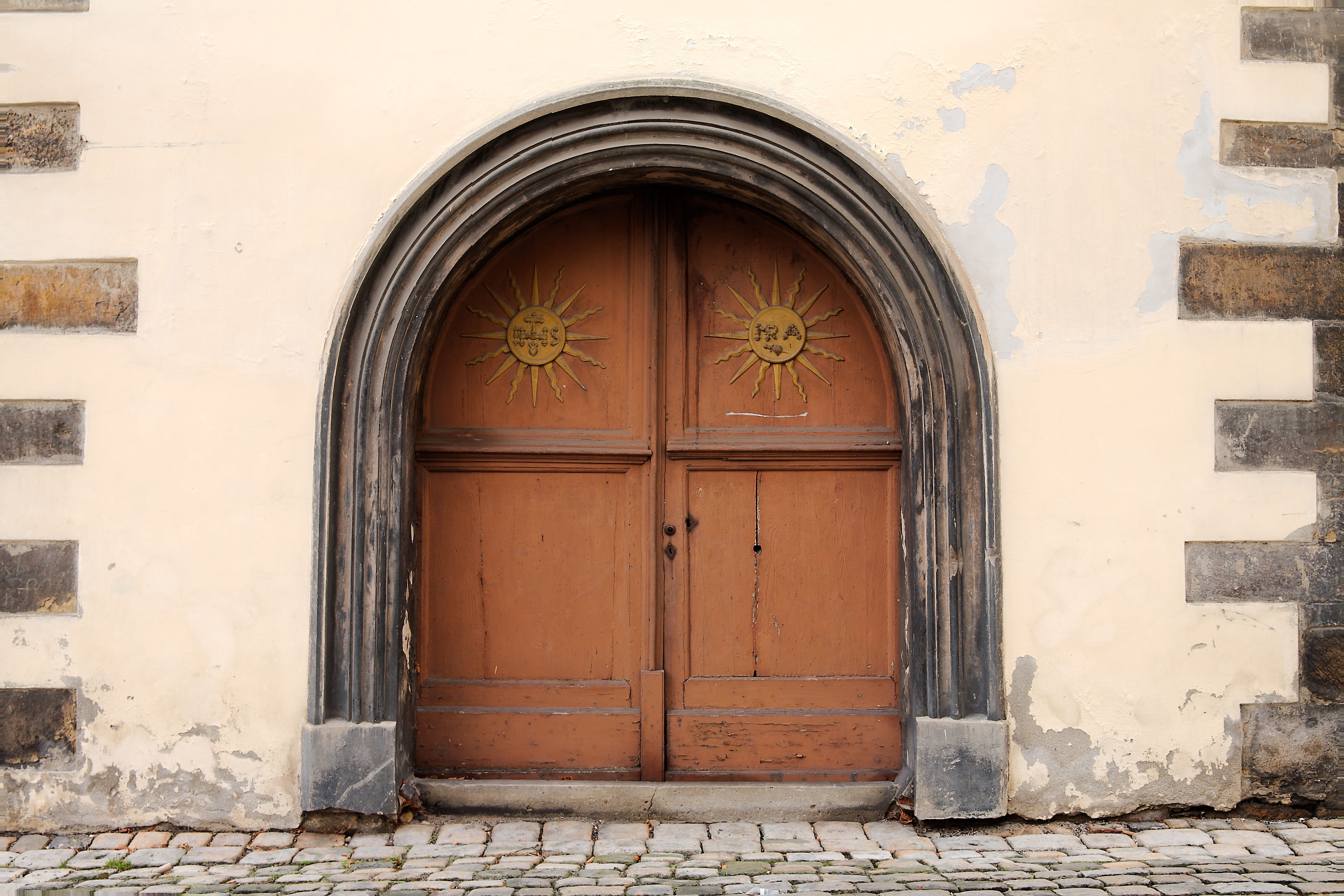 closed, building exterior, retro, entrance, vintage, ancient, 4K, structure, city, travel, old, window, nostalgia, wall, outdoors, protection, no people, HD Wallpaper