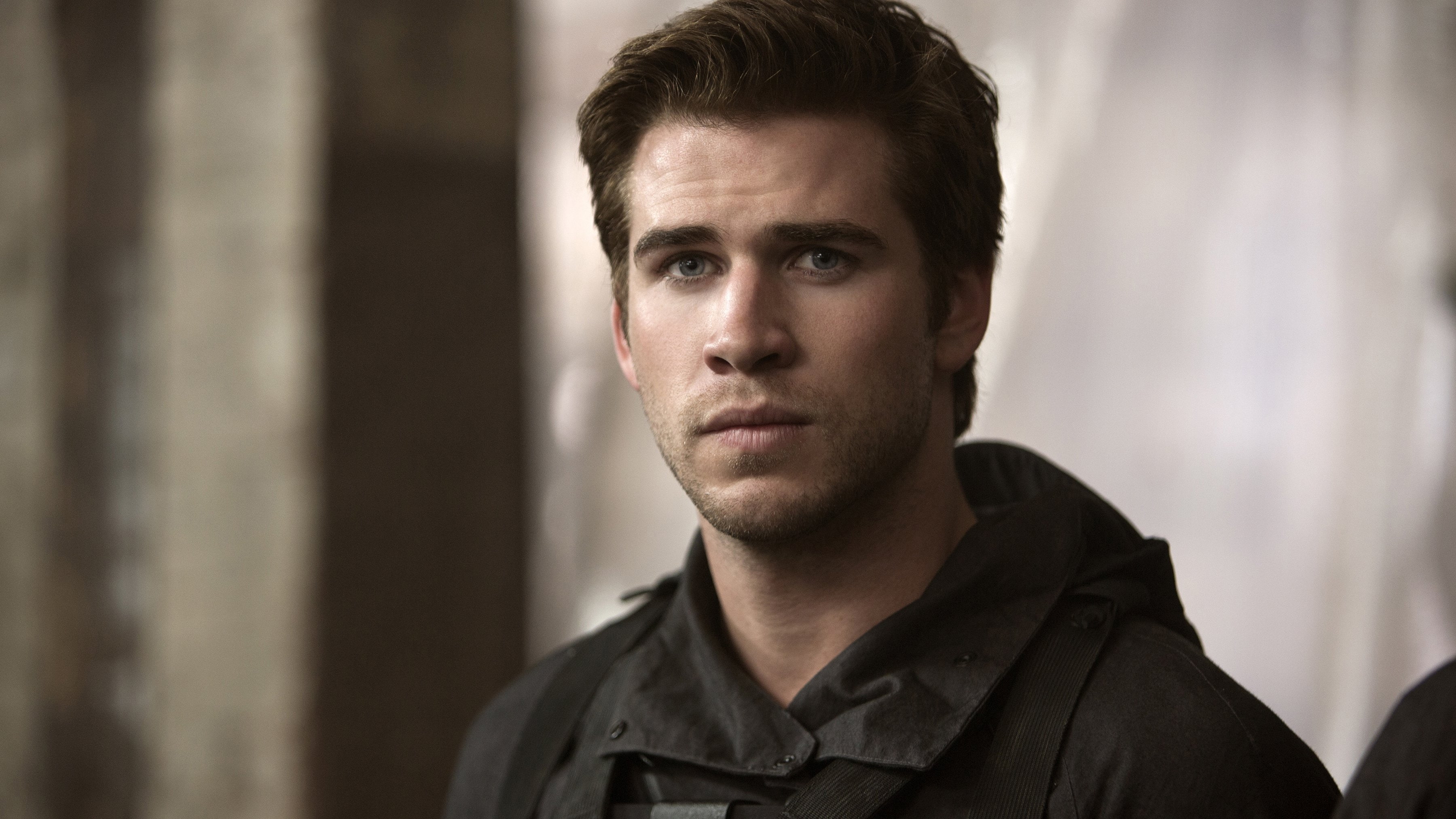 indoors, hairstyle, front view, mid adult, hair, one person, the hunger games: mockingjay part 1, close-up, 2K, confidence, focus on foreground, serious, HD Wallpaper
