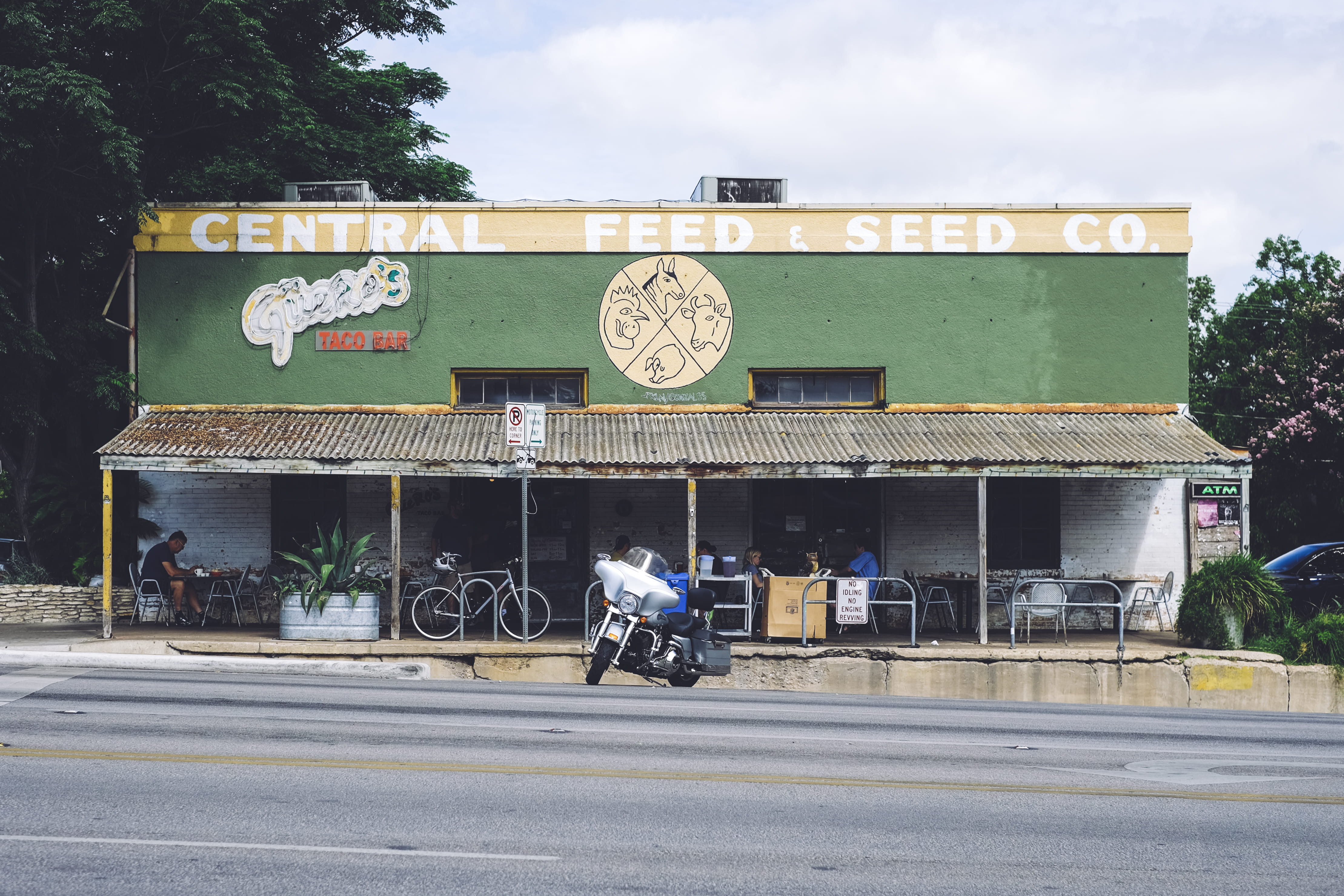 plant, 4K, architecture, motorcycle, outdoors, austin, texas, group of people, sign, usa, city, south, building exterior, tree, nature, street, built structure, HD Wallpaper