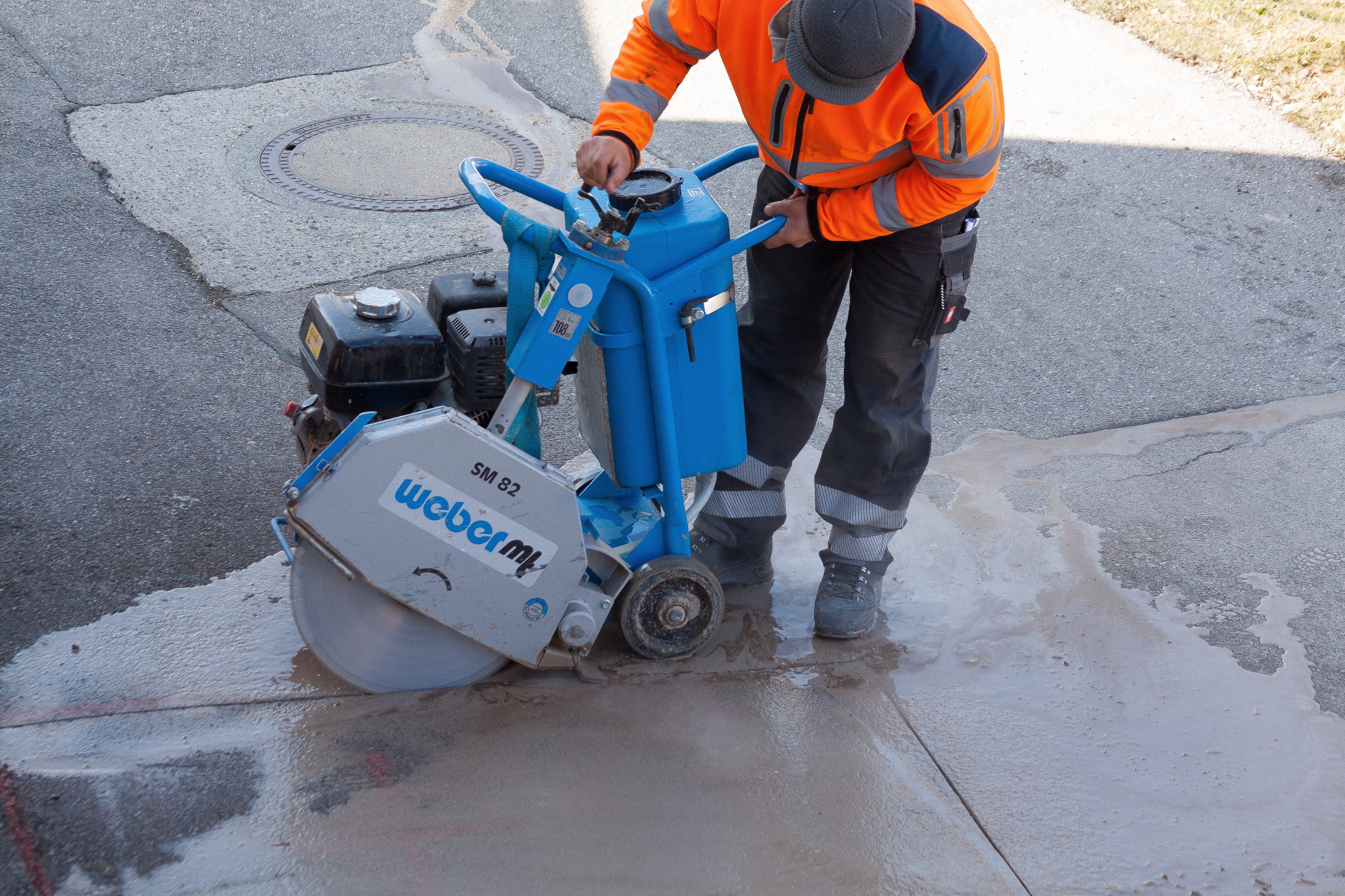 fine particle pollution, teersäge, workwear, road, work clothes, protective workwear, men, cable ducts, protection, transportation, road construction, fuel and power generation, HD Wallpaper