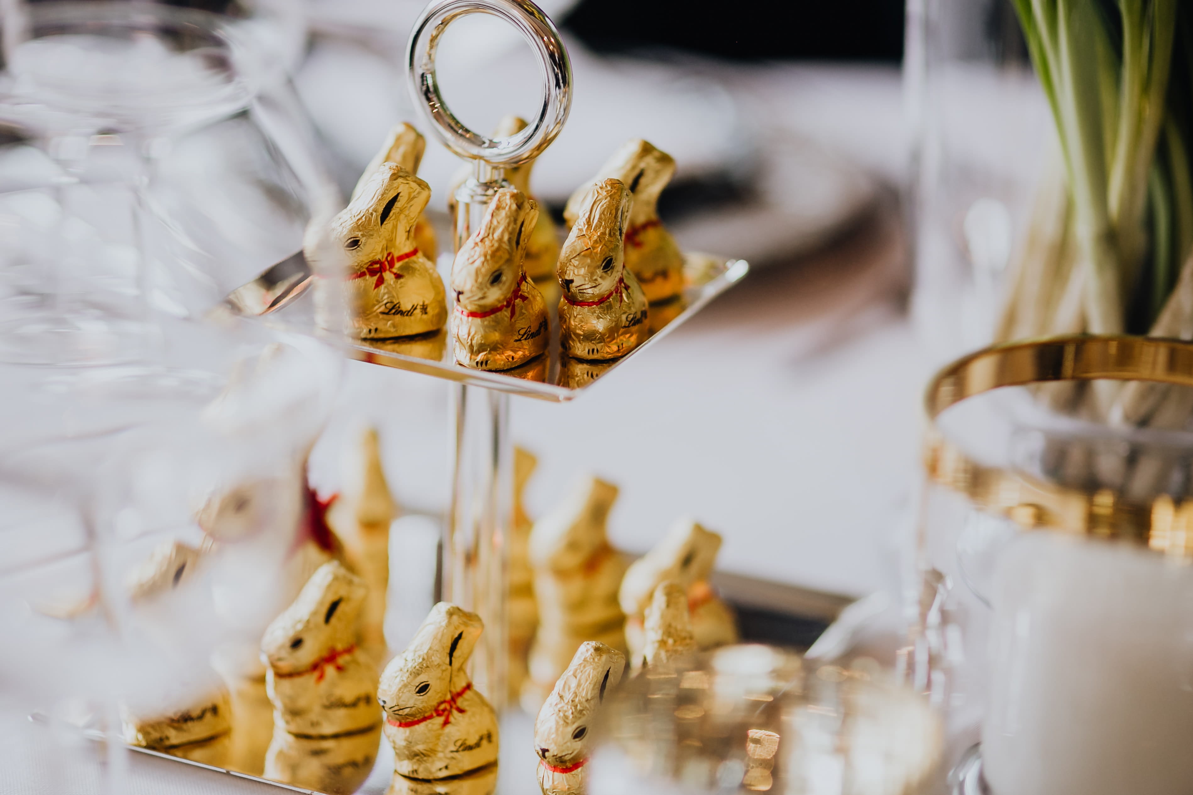 selective focus, no people, human representation, bunnies, bunny, event, 2K, celebration, table set, elegance, still life, chocolate, close-up, representation, HD Wallpaper