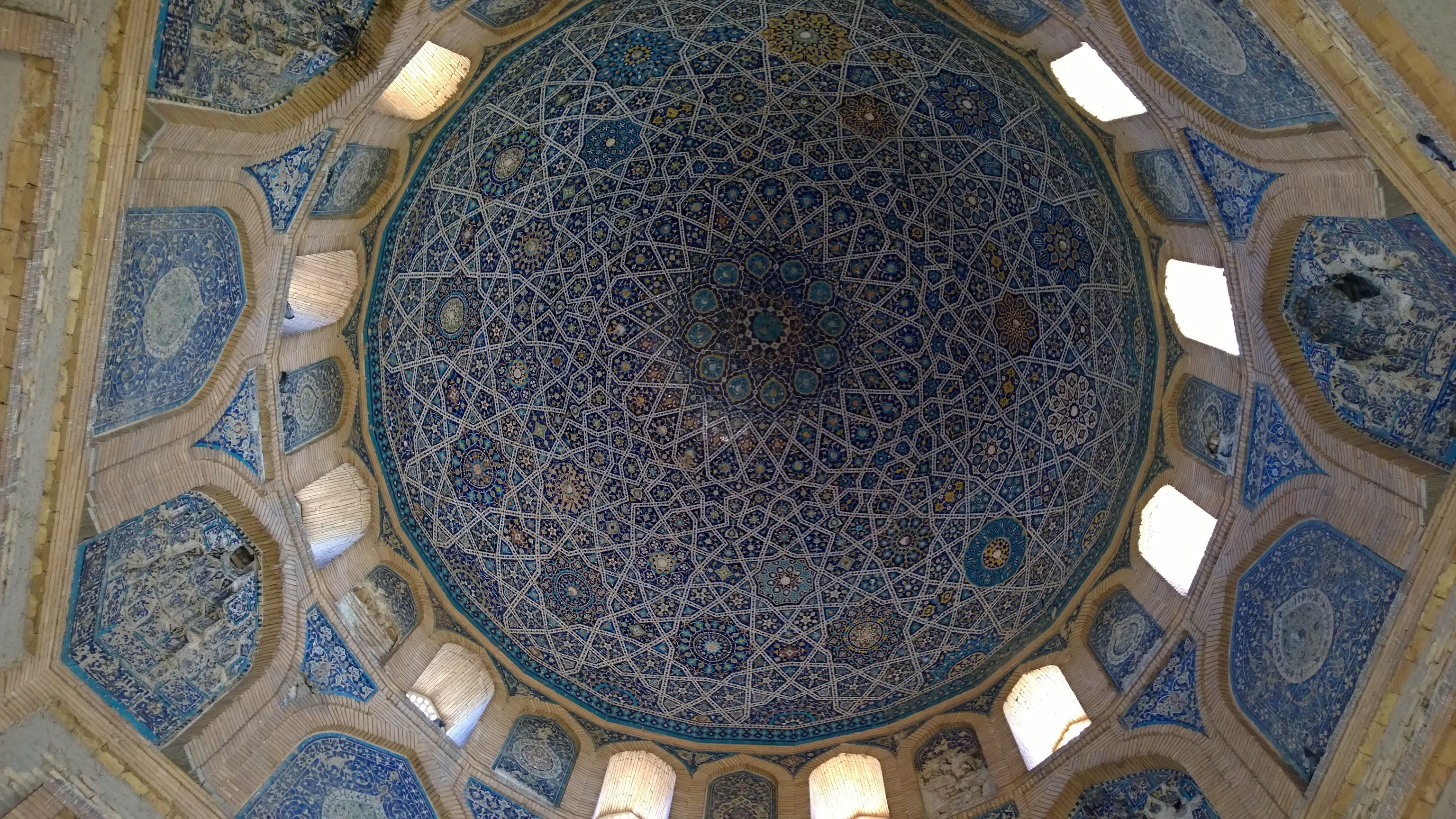 2K, design, turkmenistan, built structure, architecture, place of worship, low angle view, history, cupola, ceiling, geometric shape, pattern, directly below, HD Wallpaper
