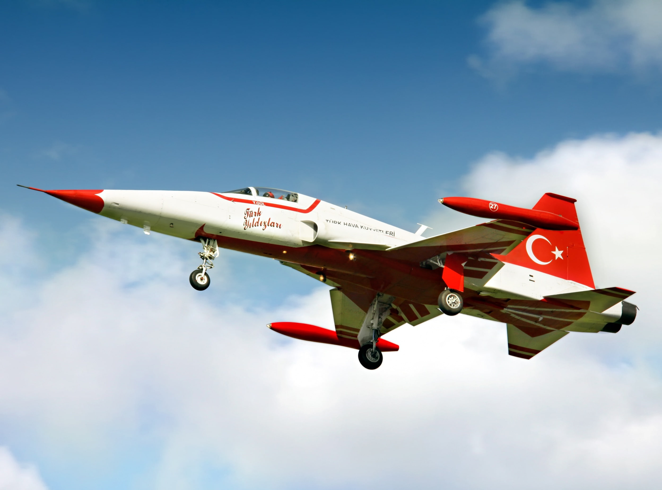 side view, leaving, red, military, motion, outdoors, turkish, transportation, nature, white, aerospace industry, air vehicle, plane, day, sky, stars, no people, HD Wallpaper