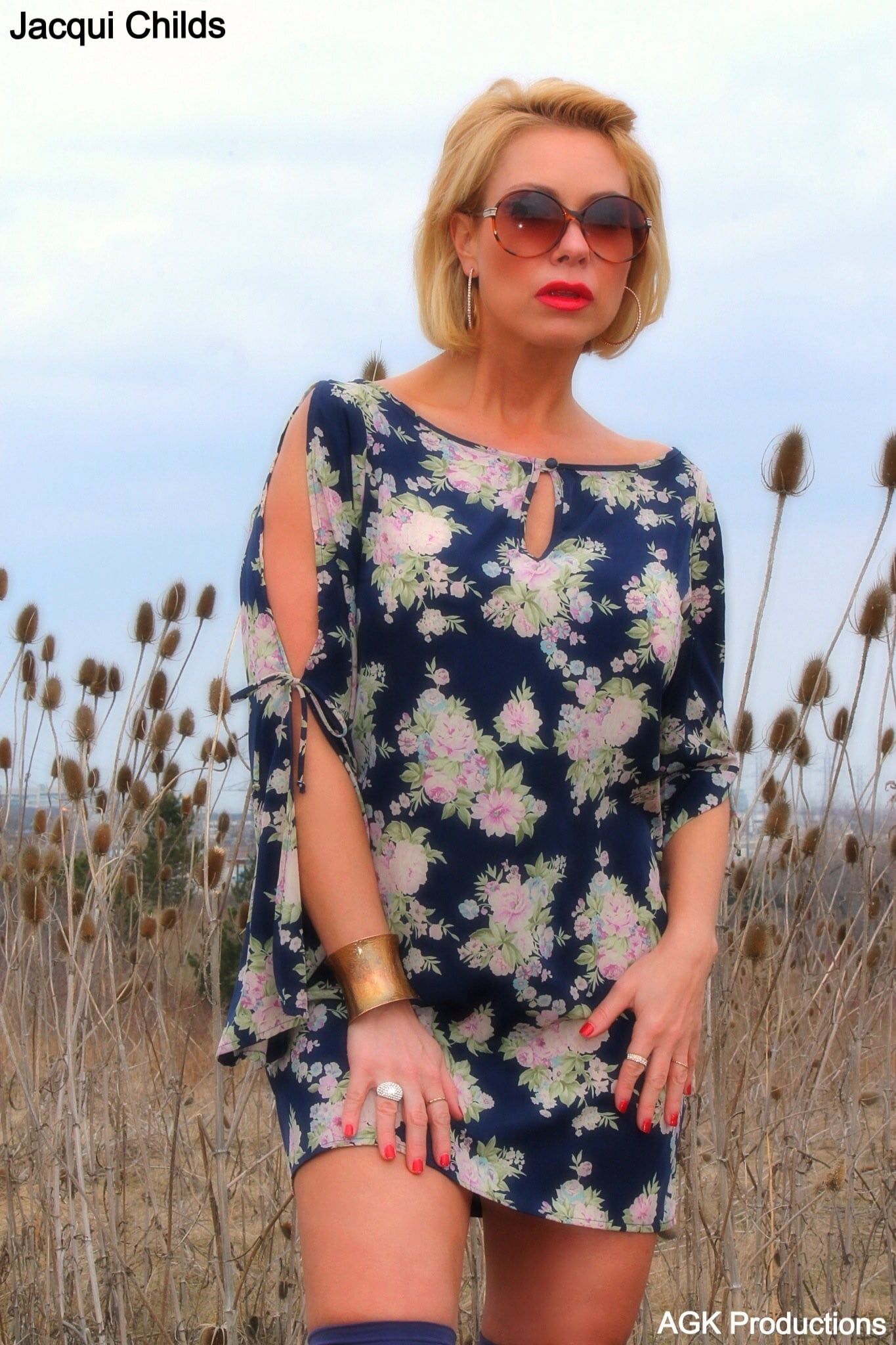 young adult, floral pattern, women, casual clothing, mature, leisure activity, beauty, adult, beautiful woman, Jacqui Childs, glasses, one person, front view, Phone HD Wallpaper
