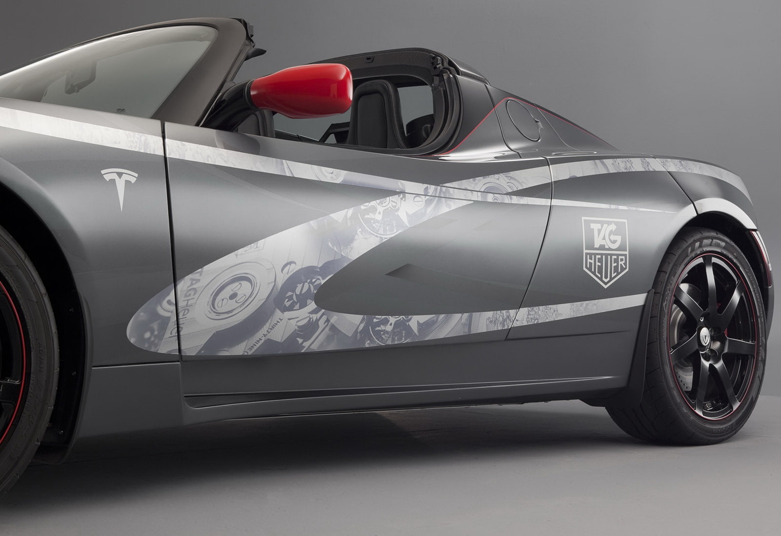 red, stationary, reflection, tire, metal, mode of transportation, wheel, luxury, wealth, silver colored, tesla, indoors, roadster, car, racecar, tag, shiny, HD Wallpaper