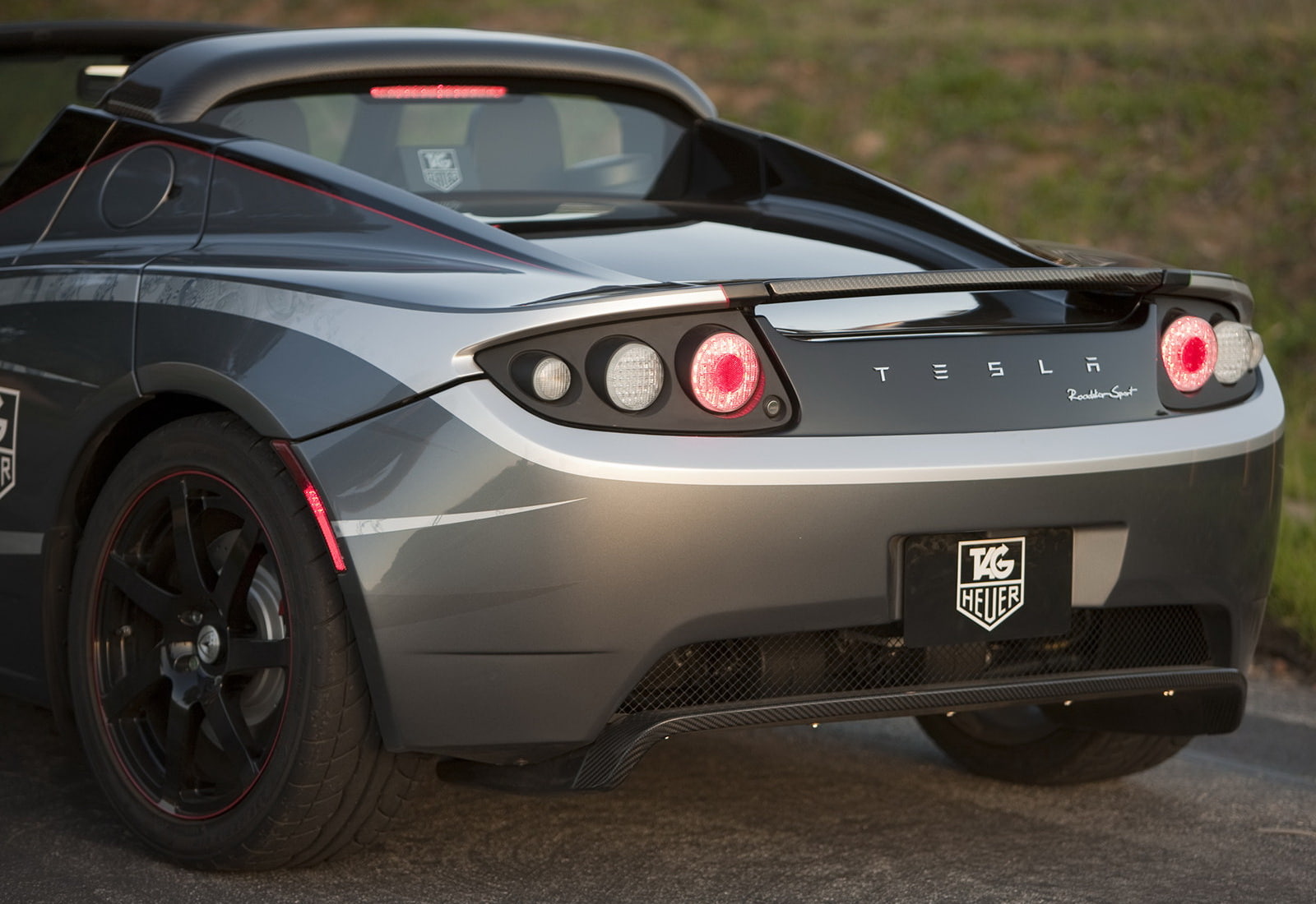 luxury, land vehicle, no people, roadster, travel, (2010), reflection, wealth, tire, car, tag, close-up, sports car, side view, focus on foreground, outdoors, HD Wallpaper