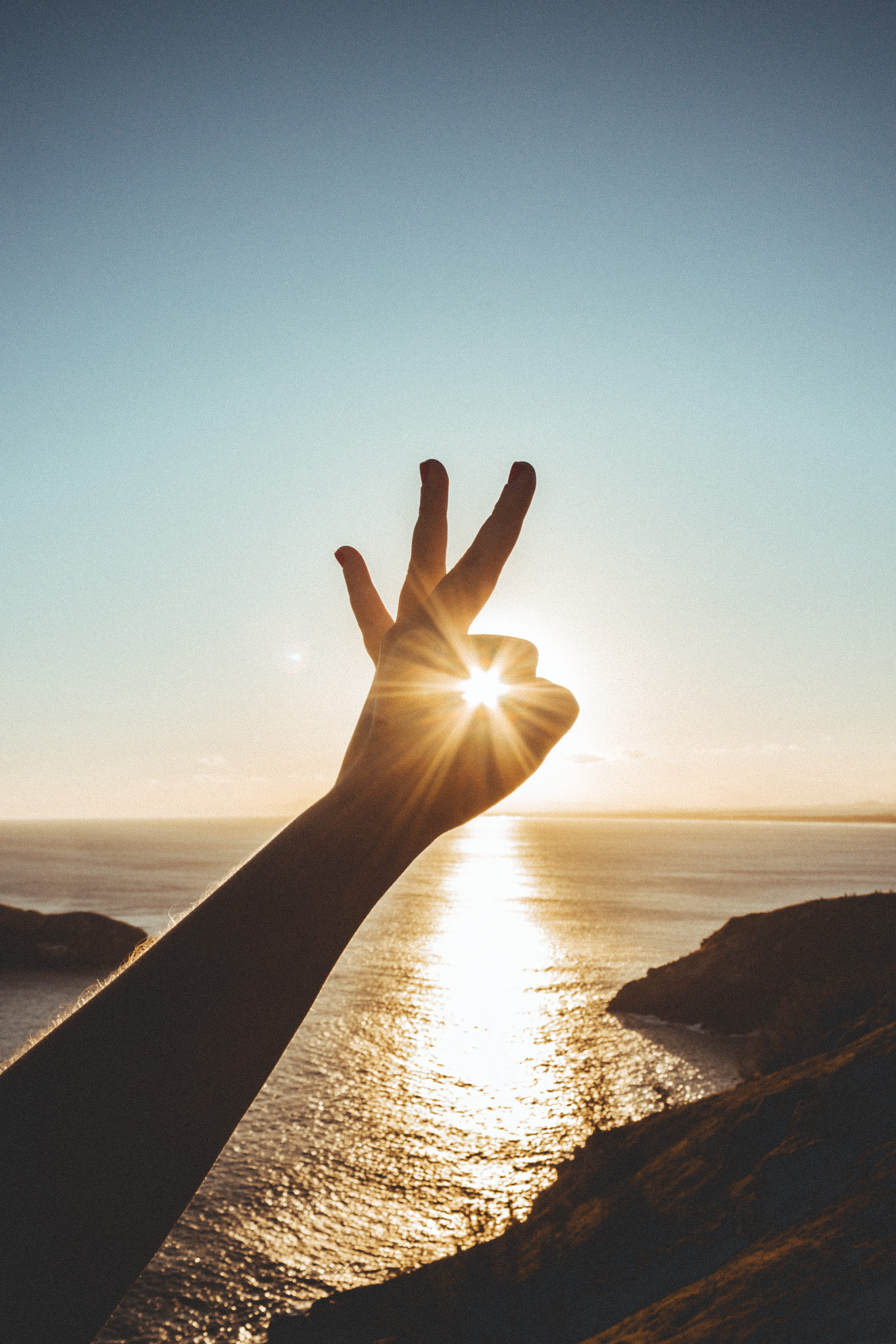 water, hand, evening, lens flare, sky, sea, beach, fingers, scenics - nature, showing, real people, sunlight, finger, one person, copy space, beauty in nature, Phone HD Wallpaper