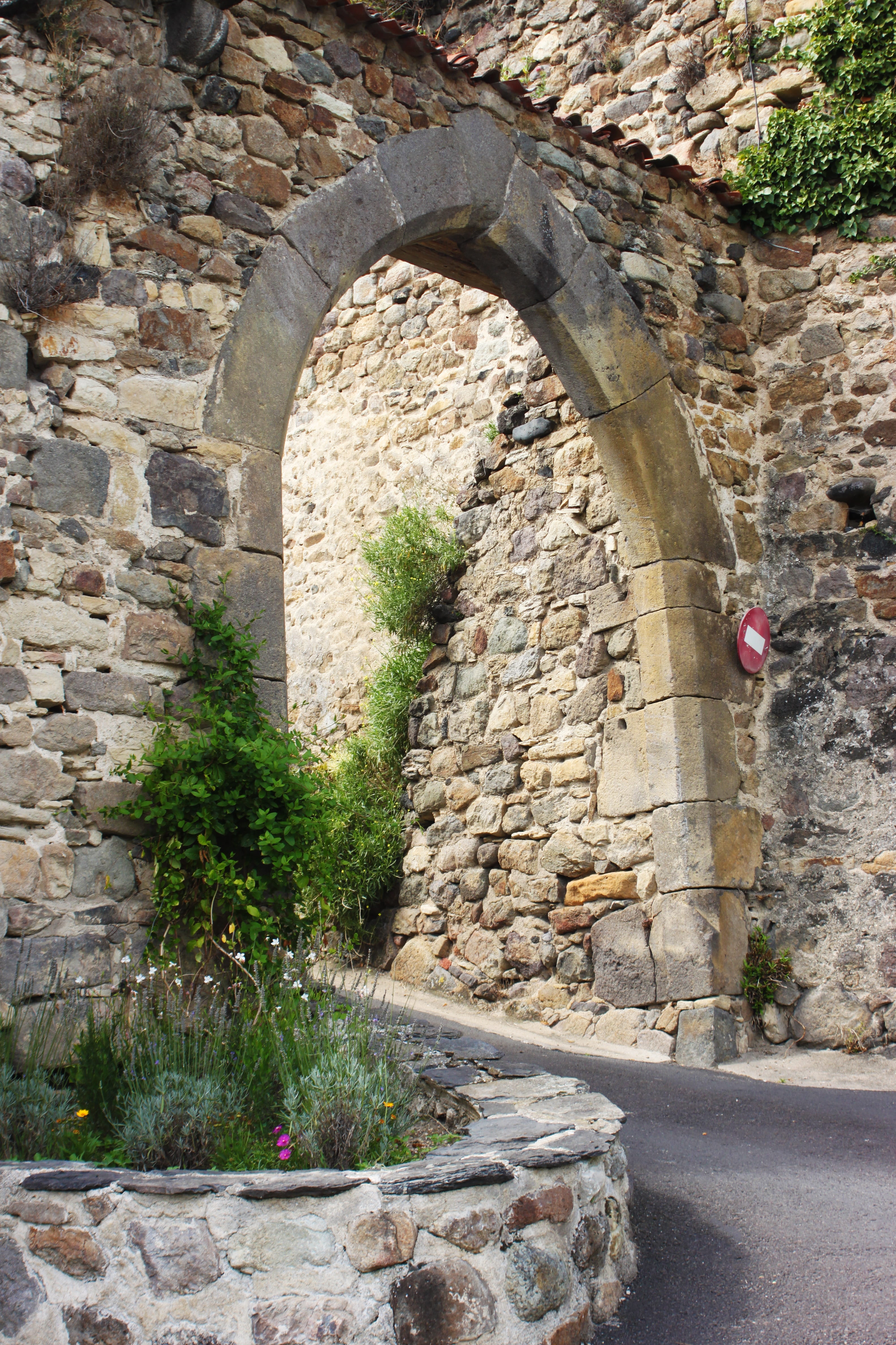 city, no people, montaigut le blanc, day, stone material, arch, solid, wall - building feature, entrance, historic, ruined, history, building, old, france, Phone HD Wallpaper