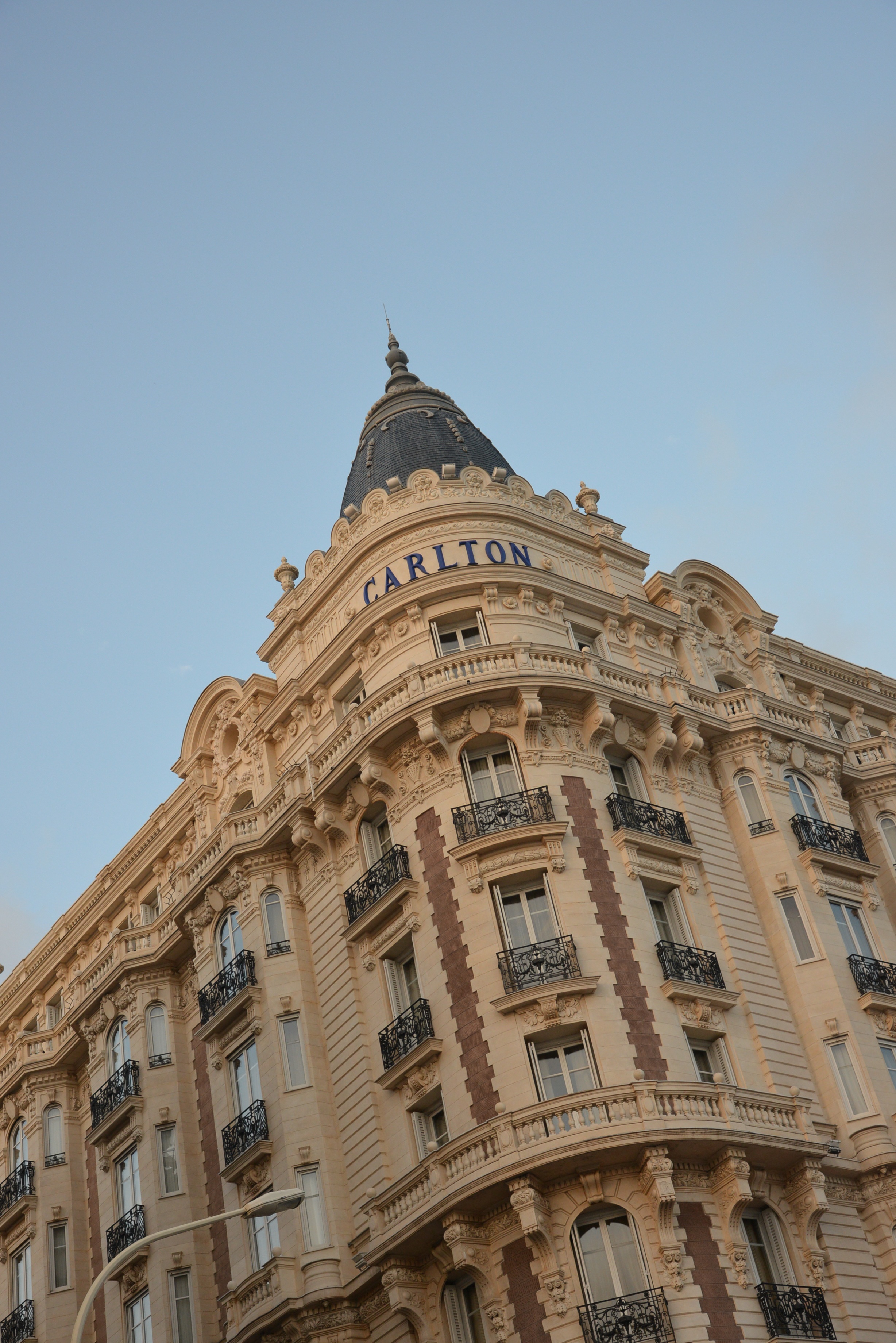 travel destinations, nobel, building exterior, building, travel, outdoors, nature, low angle view, cannes, city, copy space, 2K, sky, carlton, window, Phone HD Wallpaper