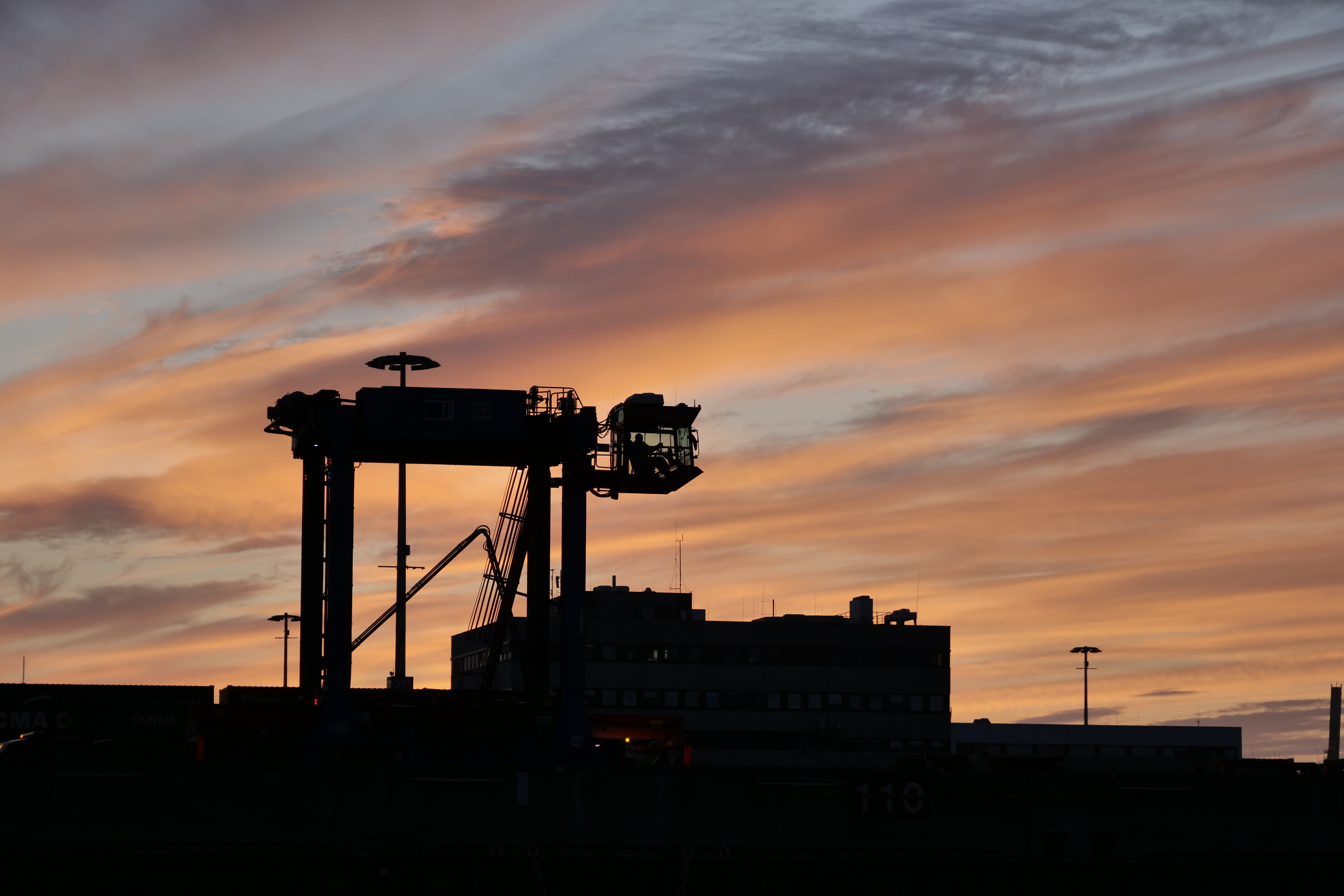 sunset, van carrier, dawn, cloud - sky, hamburg, port of hamburg, sunrise, nature, port, architecture, no people, building exterior, scenics - nature, construction equipment, HD Wallpaper