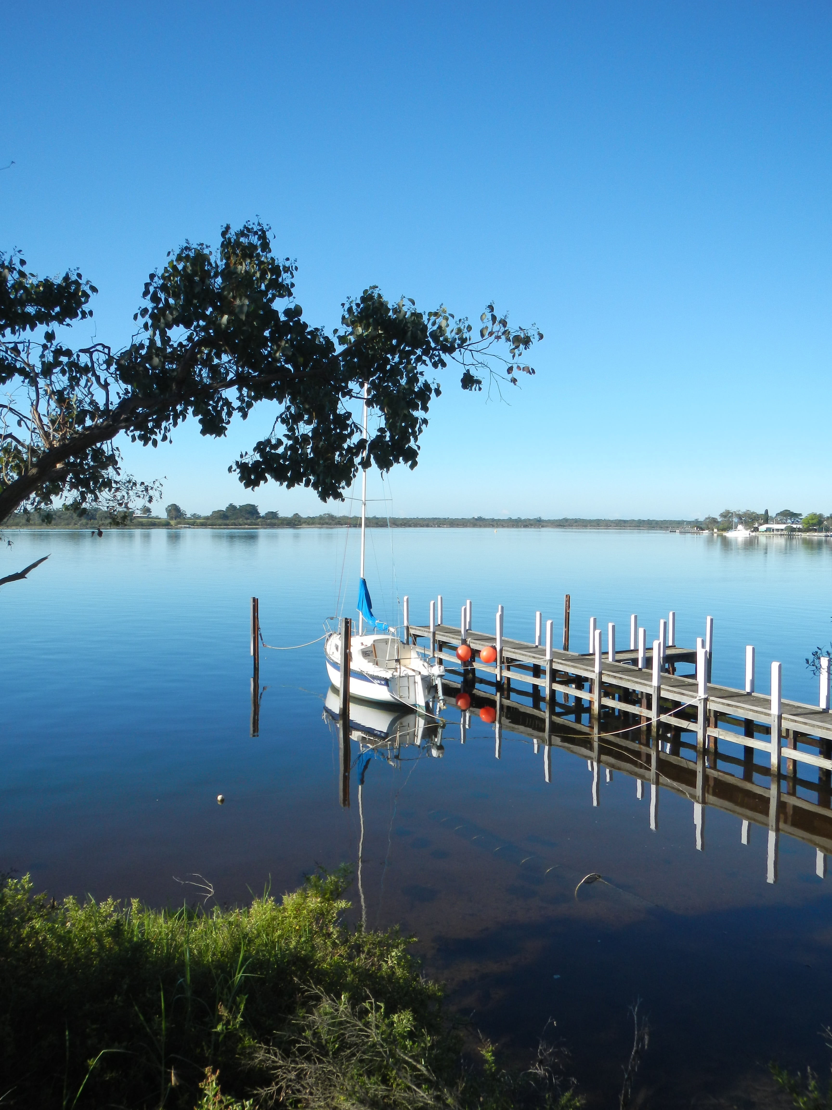 water, nautical vessel, lake, outdoors, clear sky, jetty, day, pier, sky, tranquility, scenics - nature, metung, transportation, plant, reflection, shrubbery, Phone HD Wallpaper